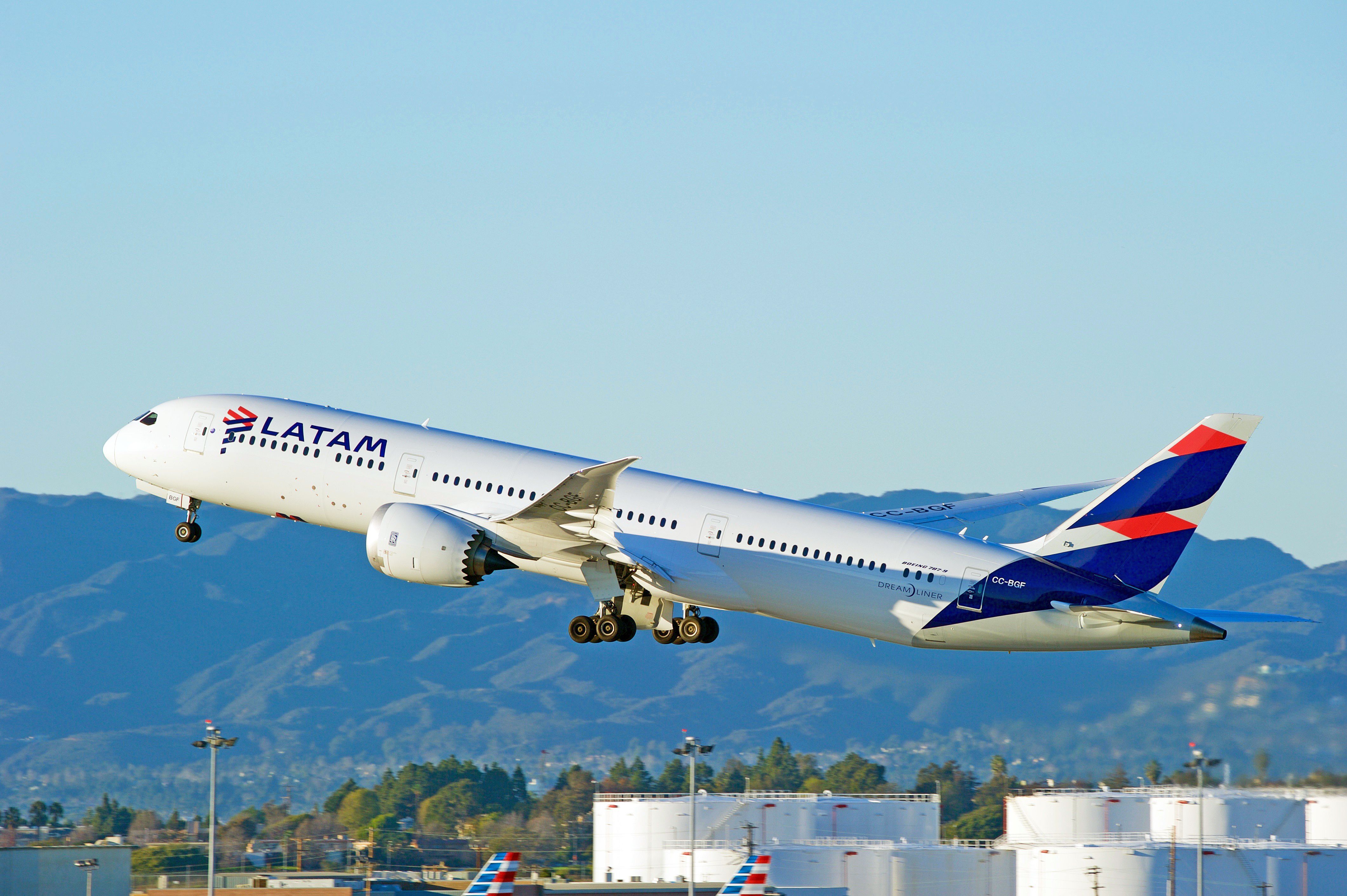 LATAM Airlines Boeing 787-9 departing LAX shutterstock_558269083