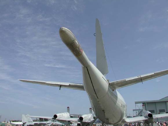 Magnetic Anomaly Detector (MAD) on a Lockheed_P-3C_(JMSDF)02