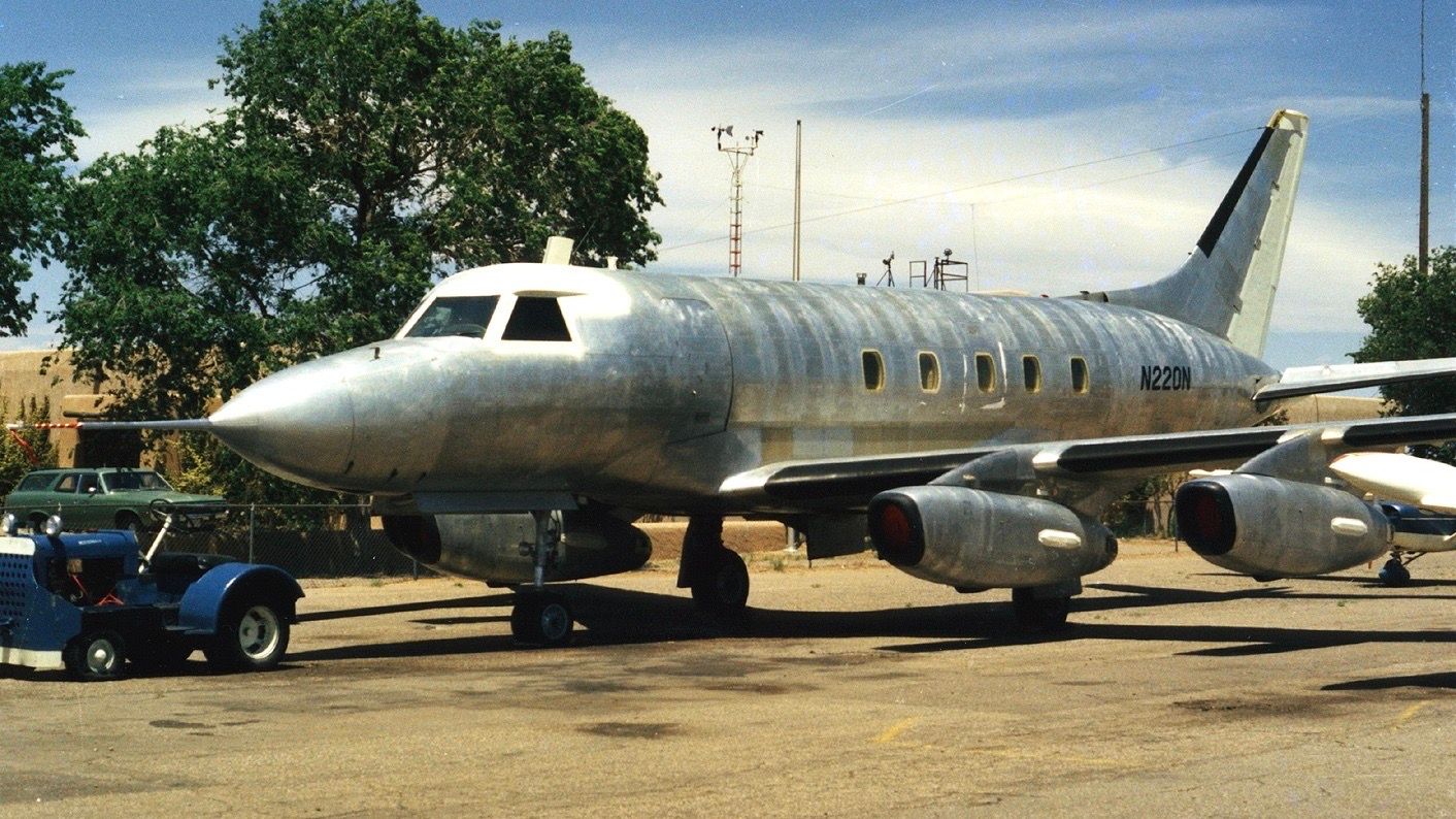 MD-220 N220N Westernair 1975 on the ground