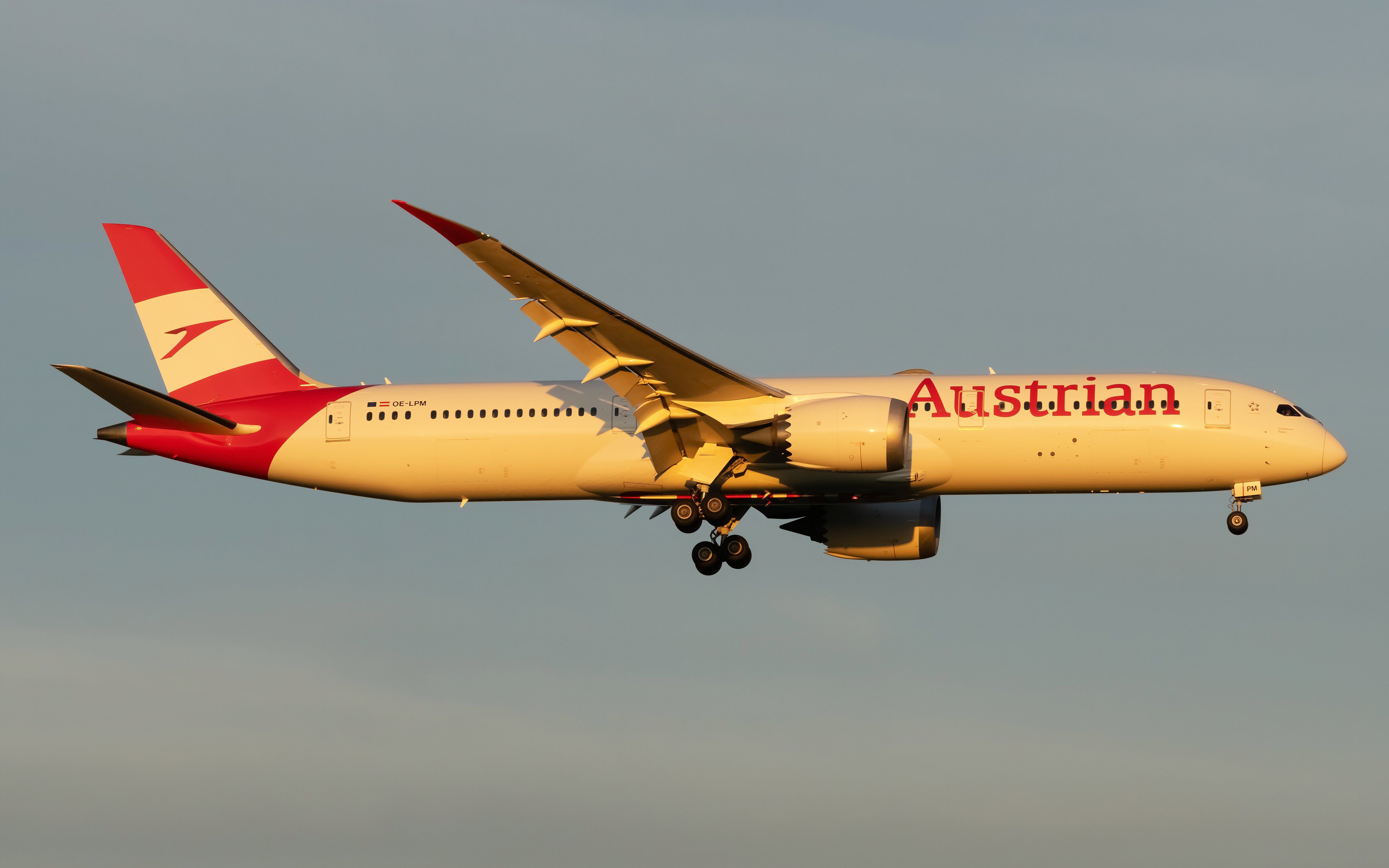 OE-LPM Austrian Airlines Boeing 787-9 Dreamliner Schonbrunn Palace Flying 