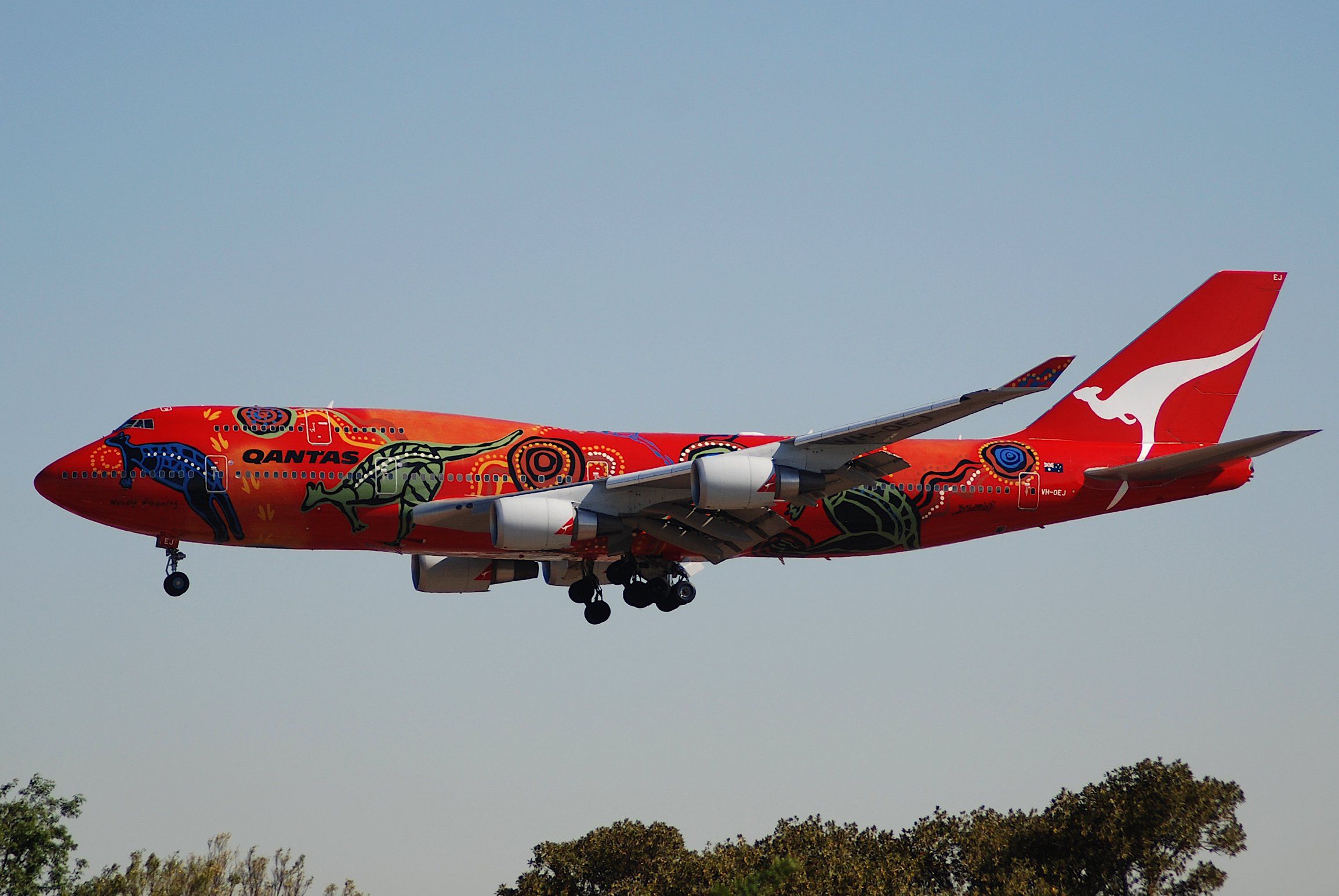 Throwback: When Qantas Flew A Boeing 747 Into A Tiny Regional Airport