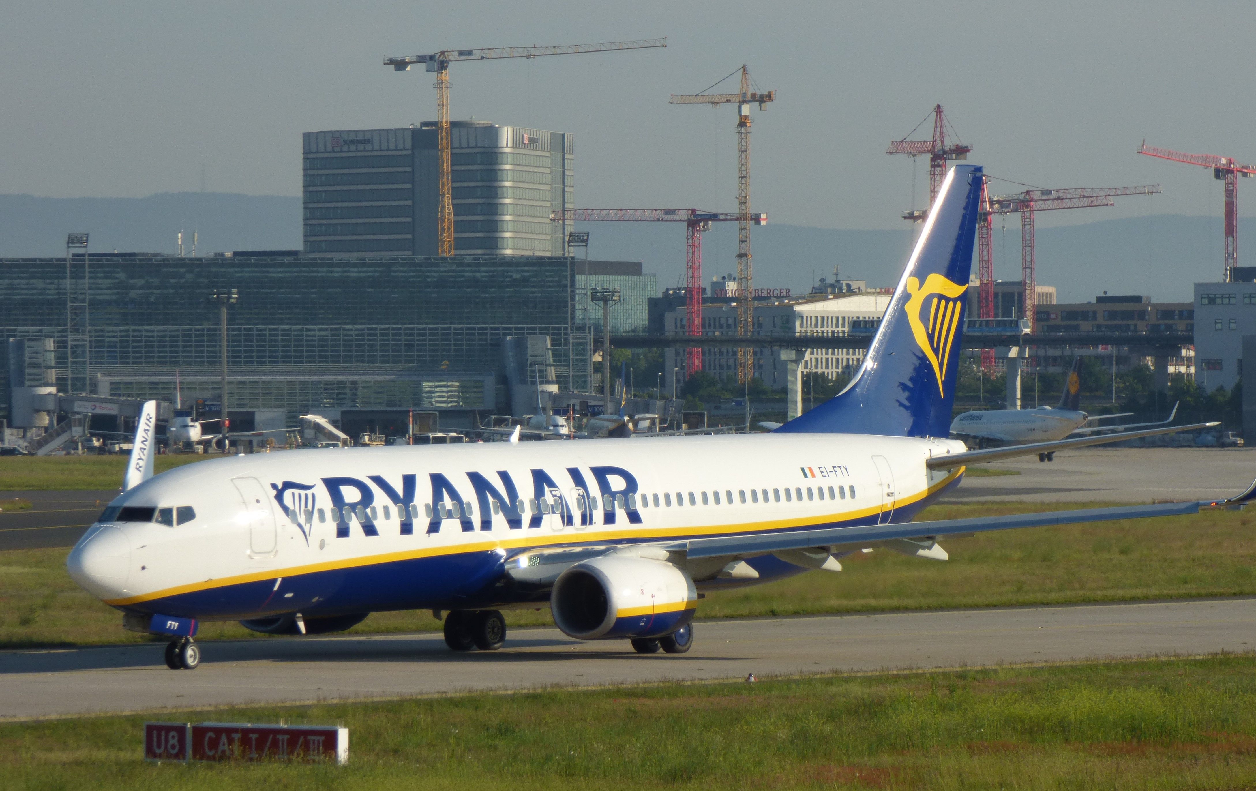 Ryanair Boeing 737-800 grounded