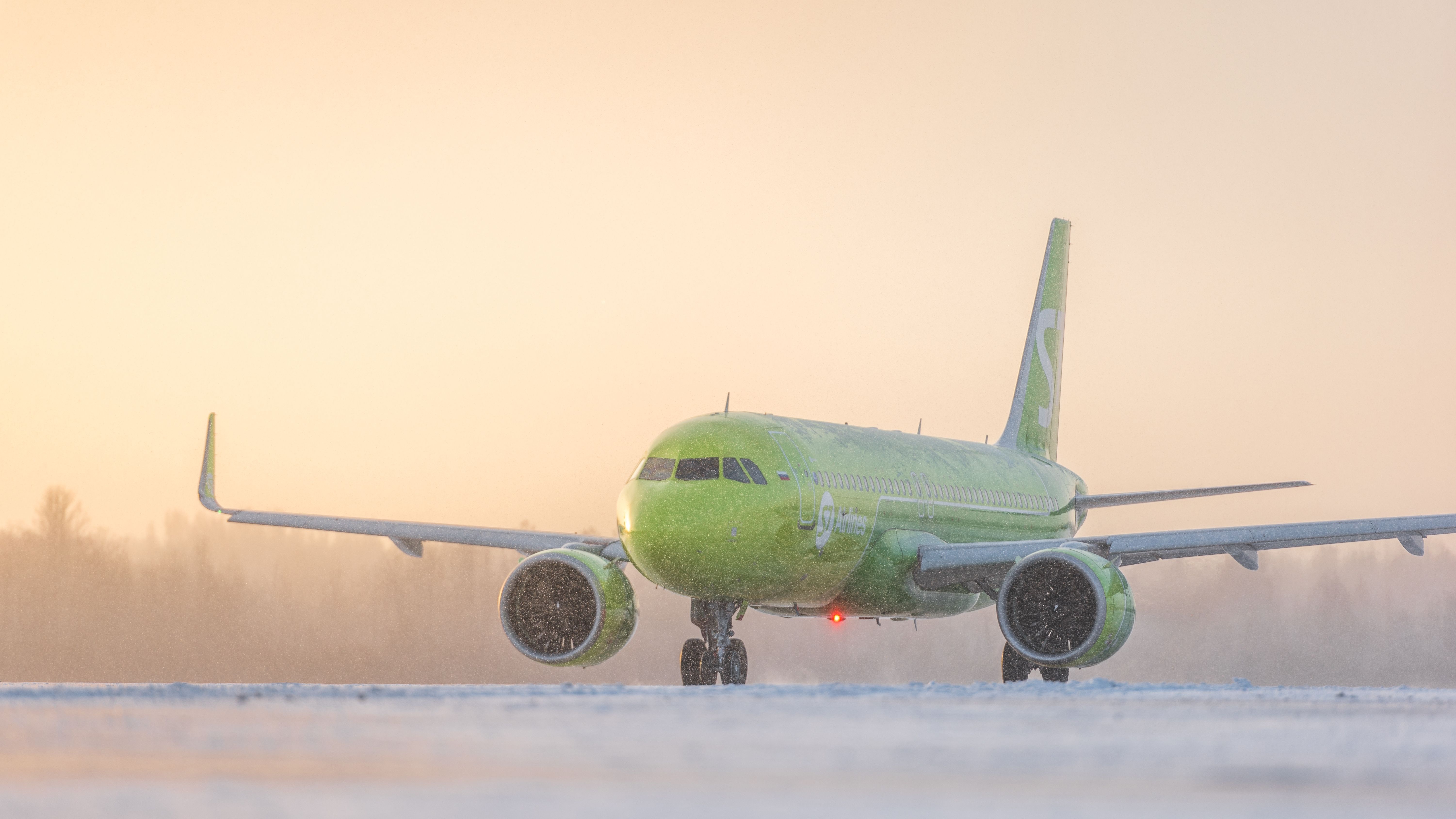 S7 Airlines Airbus A320neo at LED shutterstock_2252584973