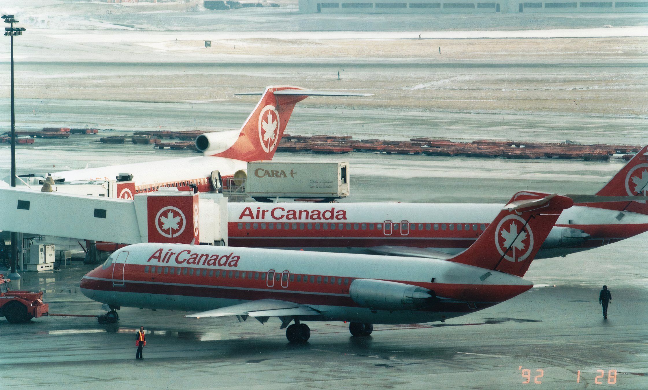 Air Canada line up 727/ Dc9