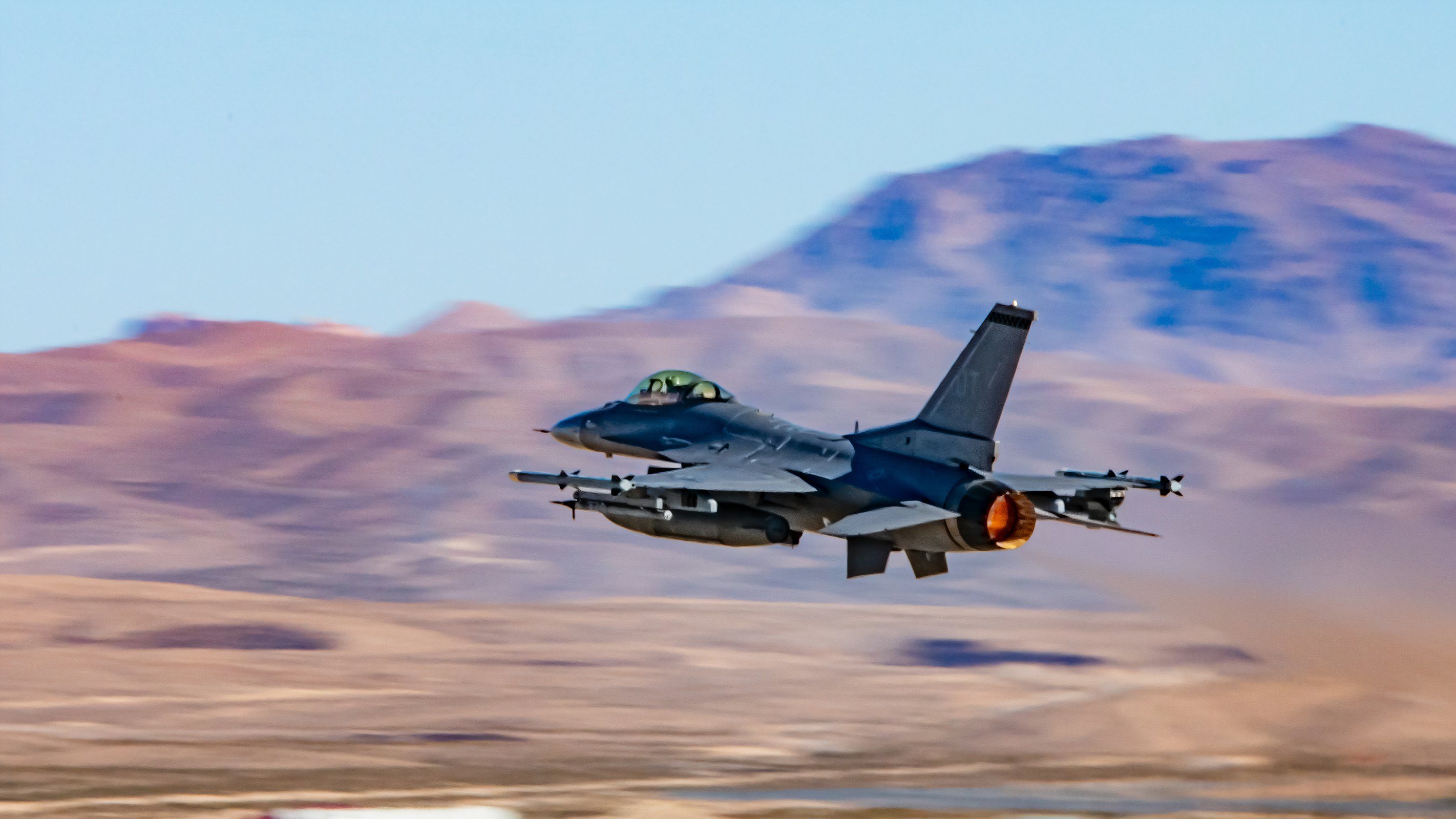 F100 Viper of OT Heading Out Into the Desert - 16x9