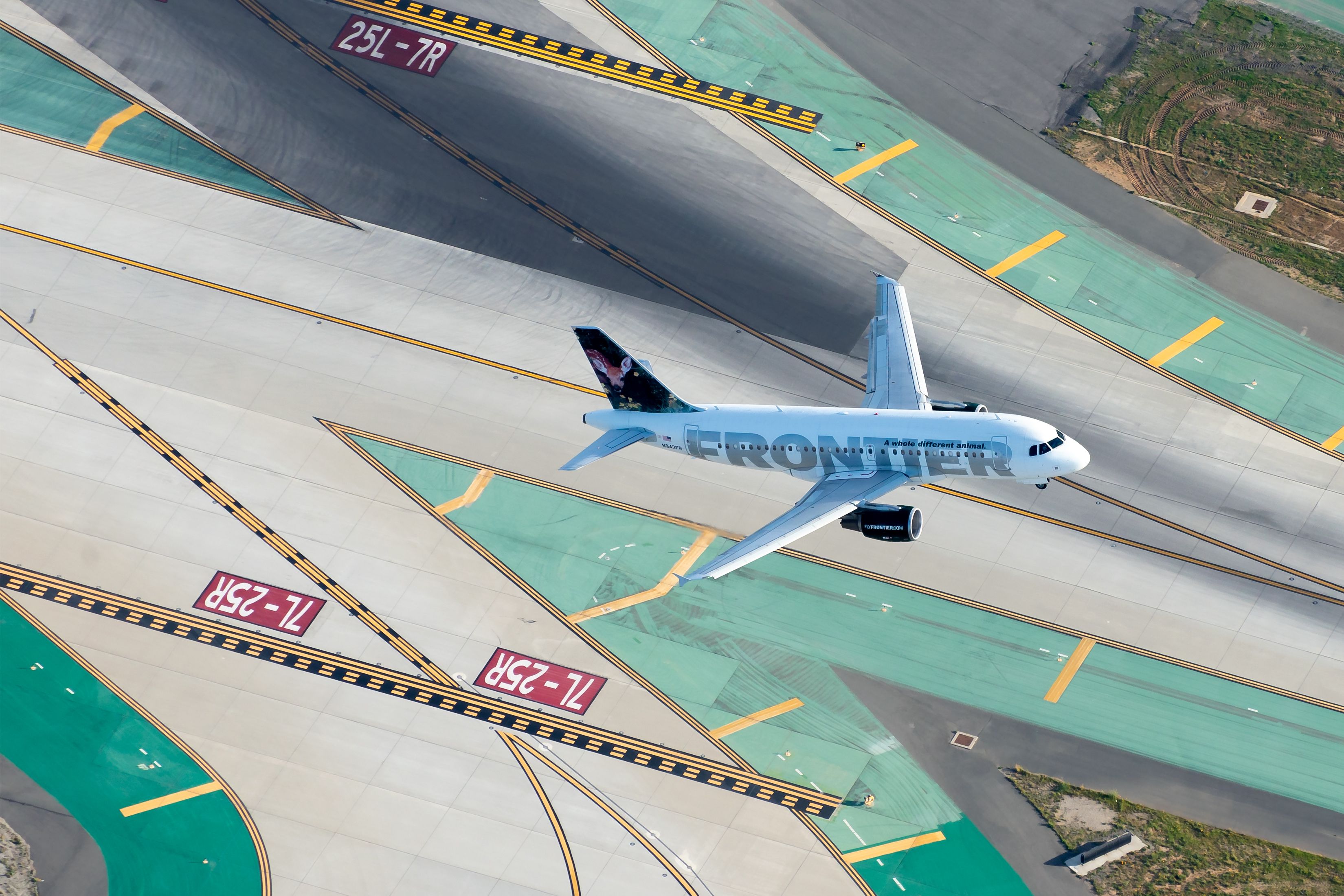 A Frontier Airlines Airbus A319 taking off