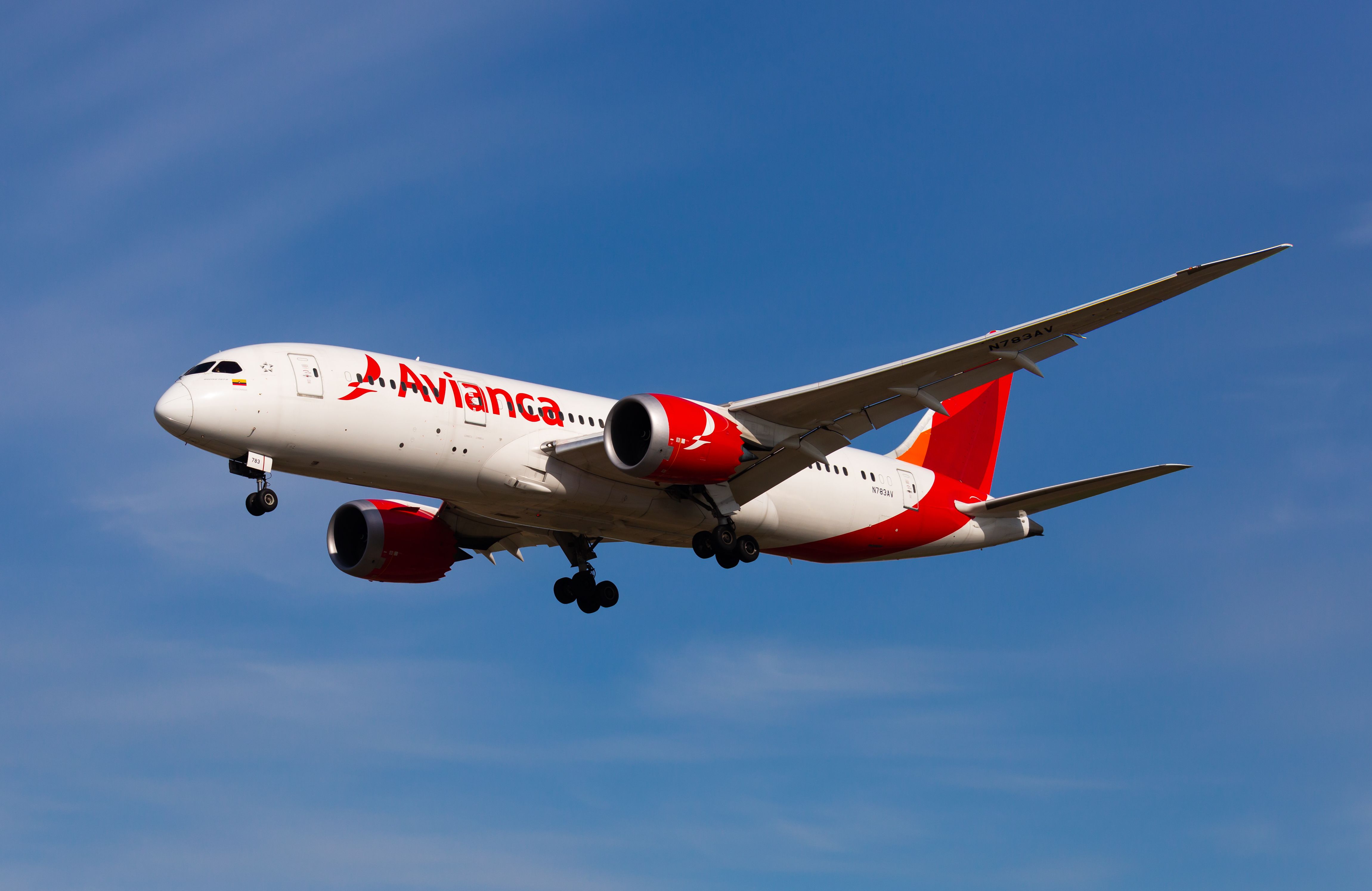 avianca's Boeing 787 landing