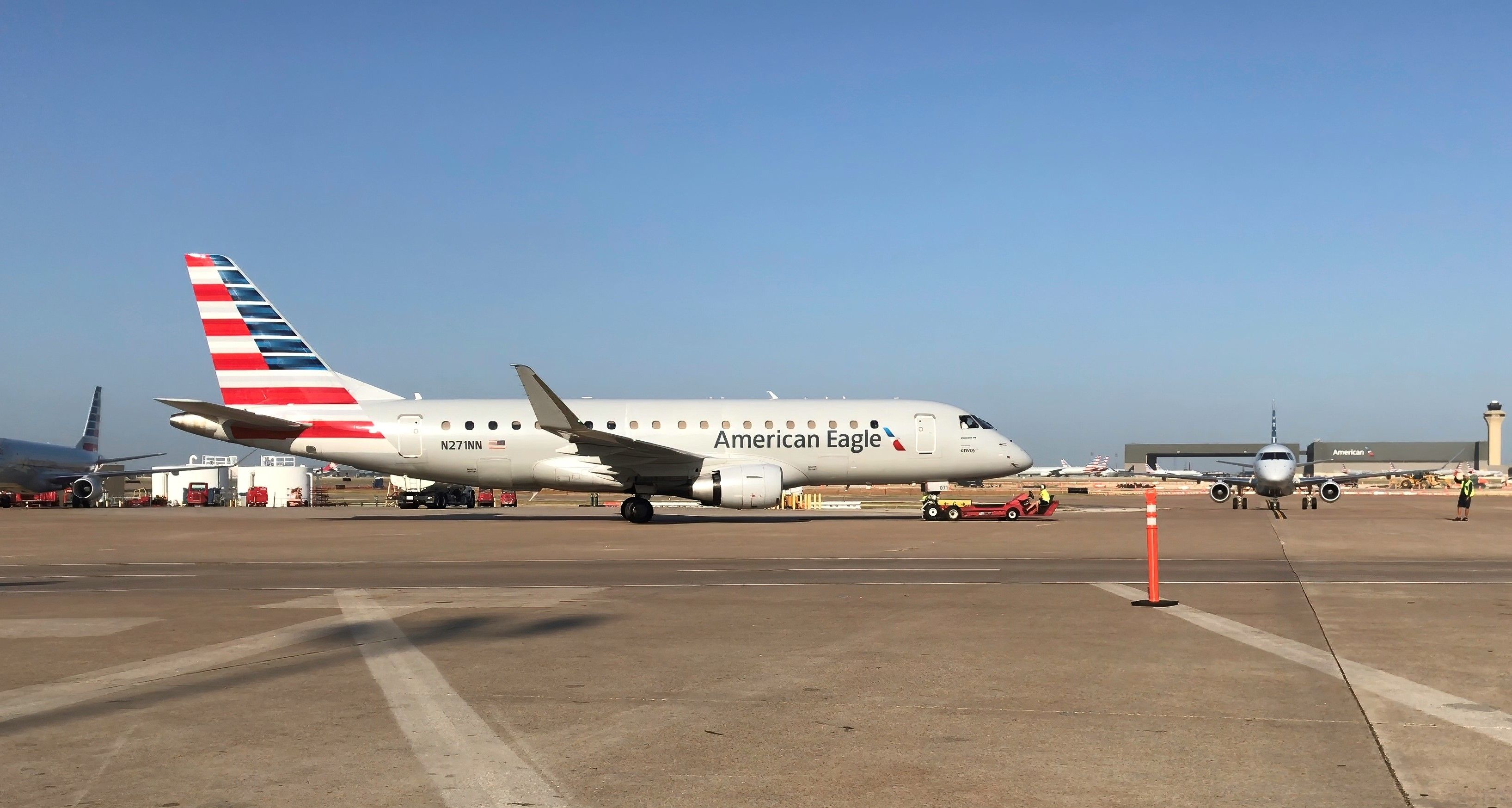 American Eagle Embraer E175 Collides With Tug During Pushback In ...