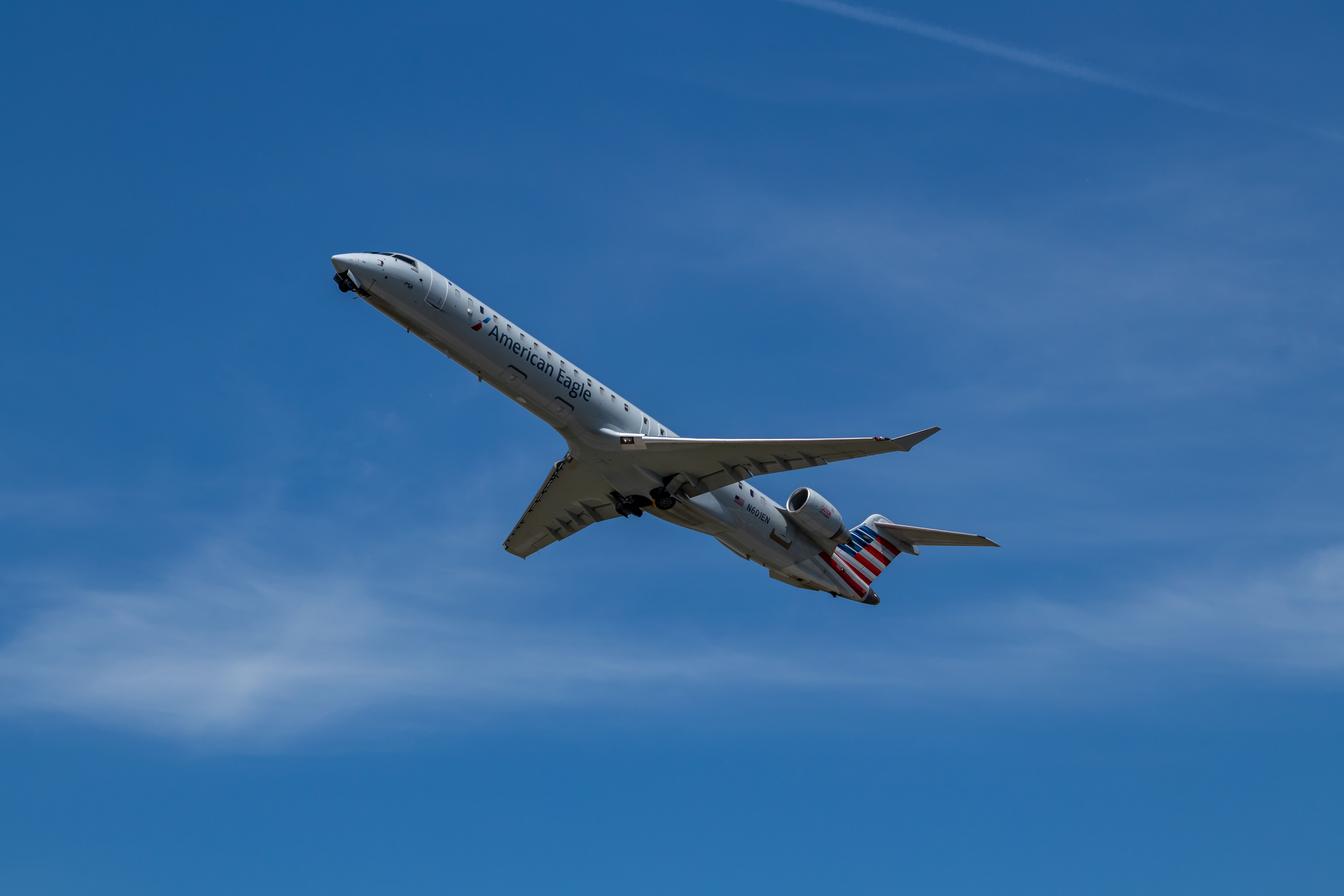 An American Airlines Bombardier CRJ900 taking off