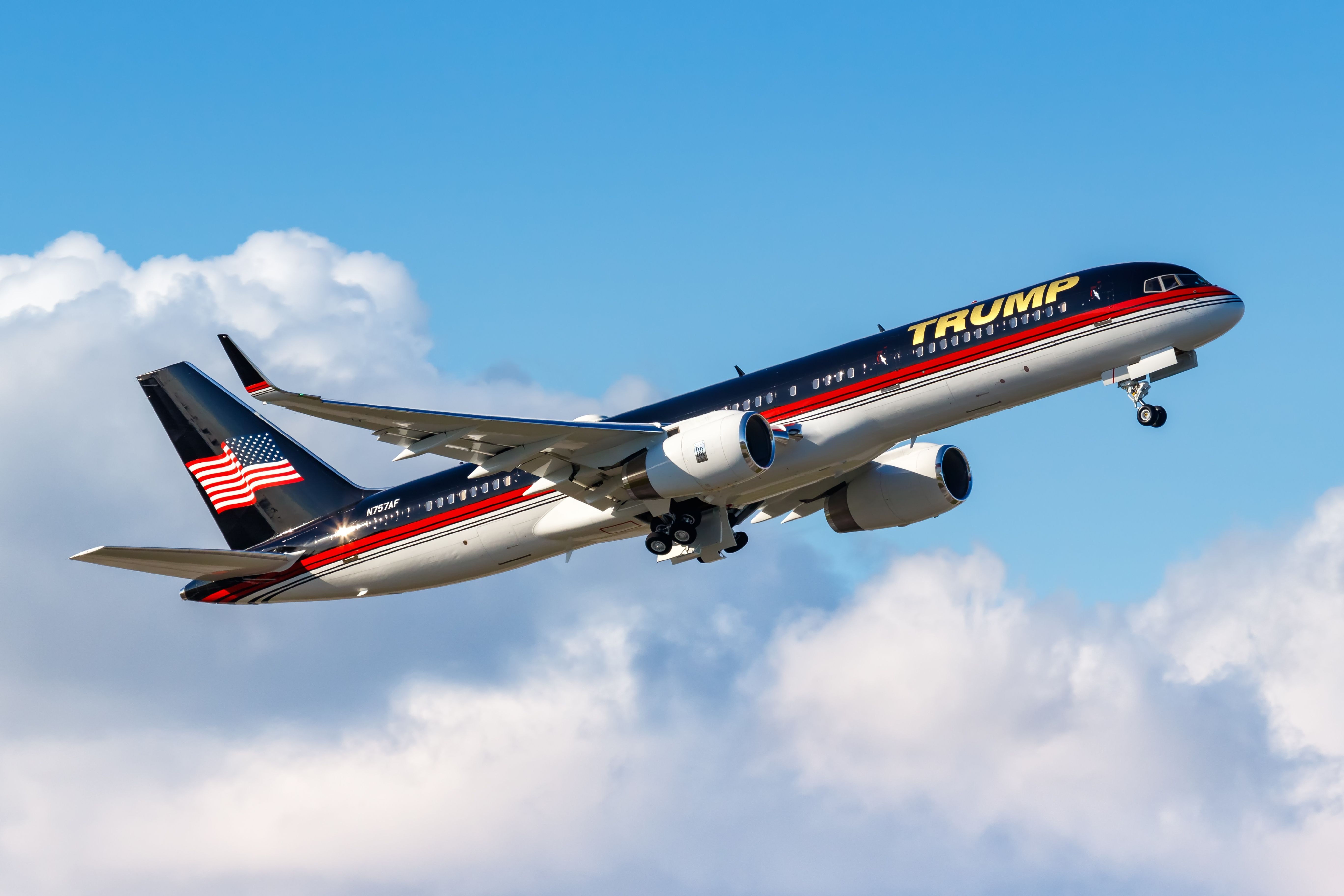 A Donald Trump Boeing 757 taking off