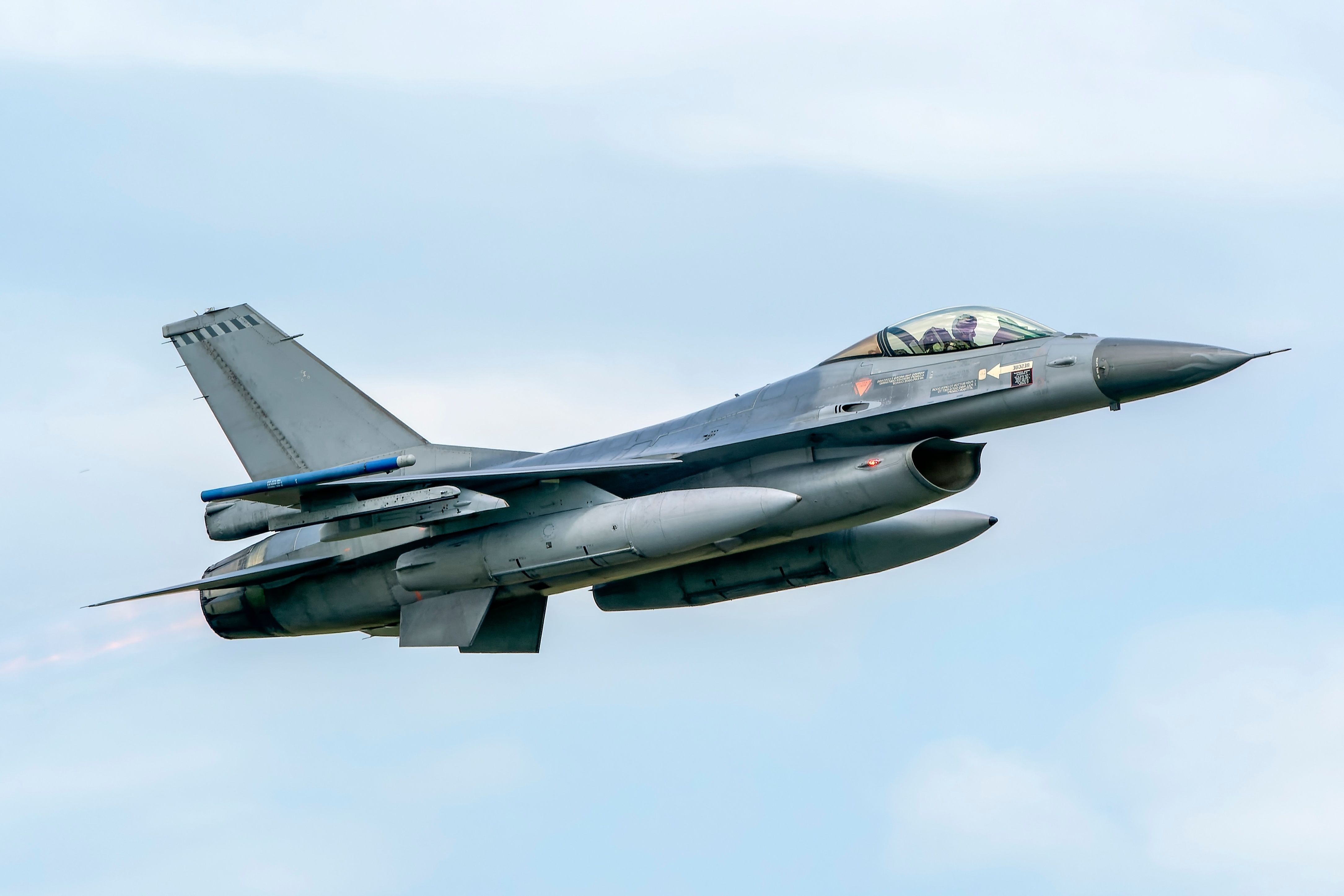 A Dutch F-16 in the sky