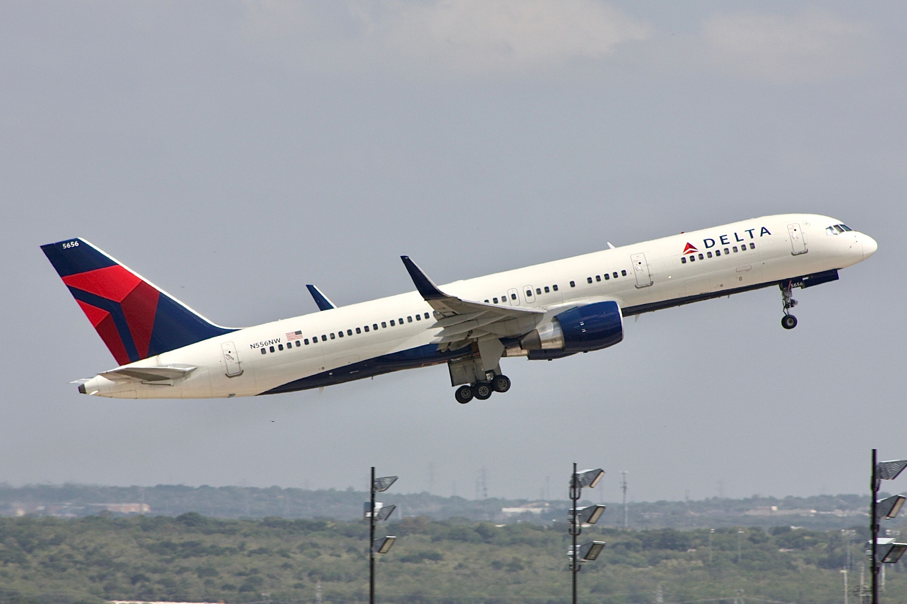 Delta Air Lines Boeing 757-251 (N556NW) taking off from San Antonio International Airport.