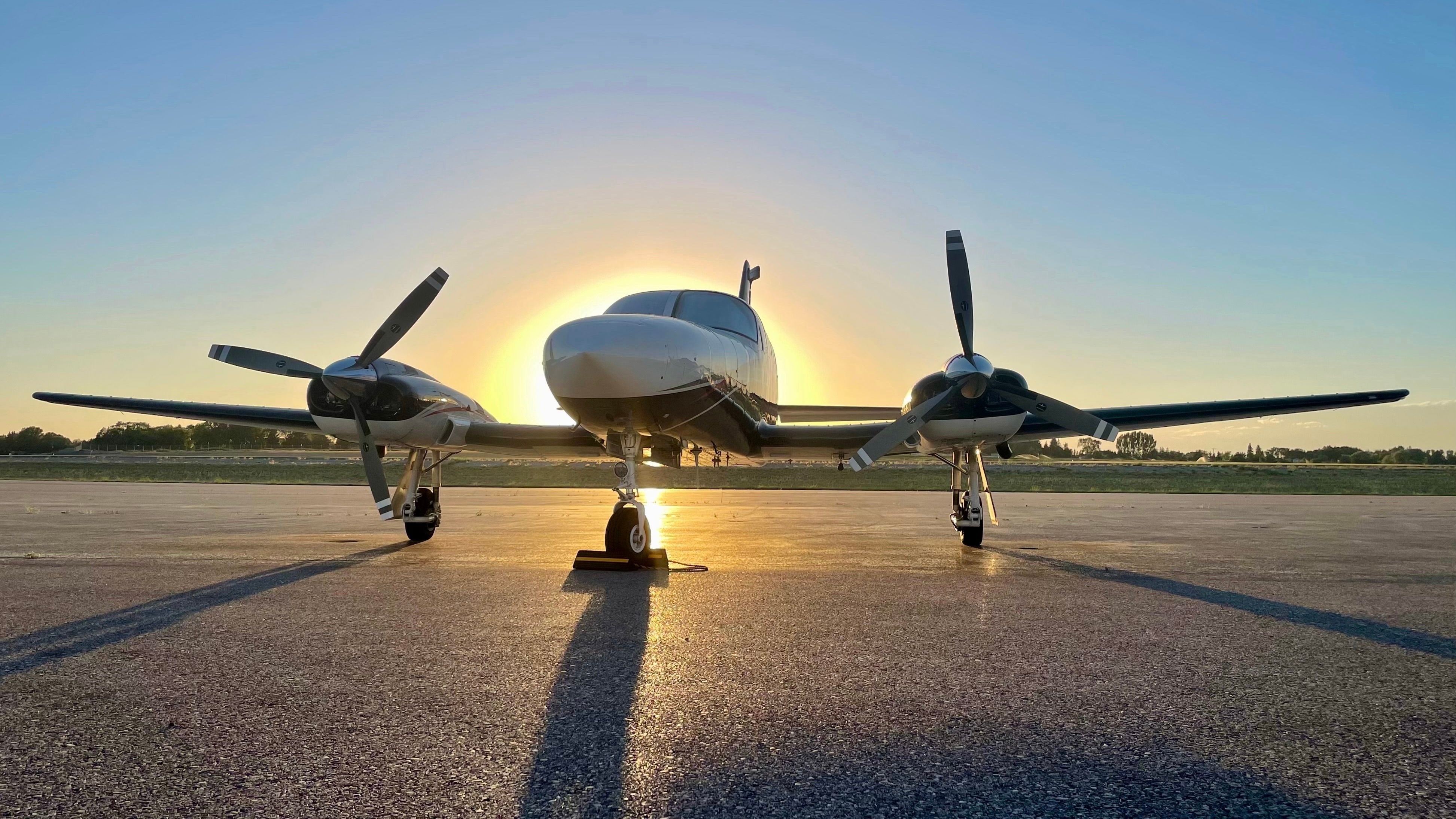 Cessna Golden Eagle 421C at sunset