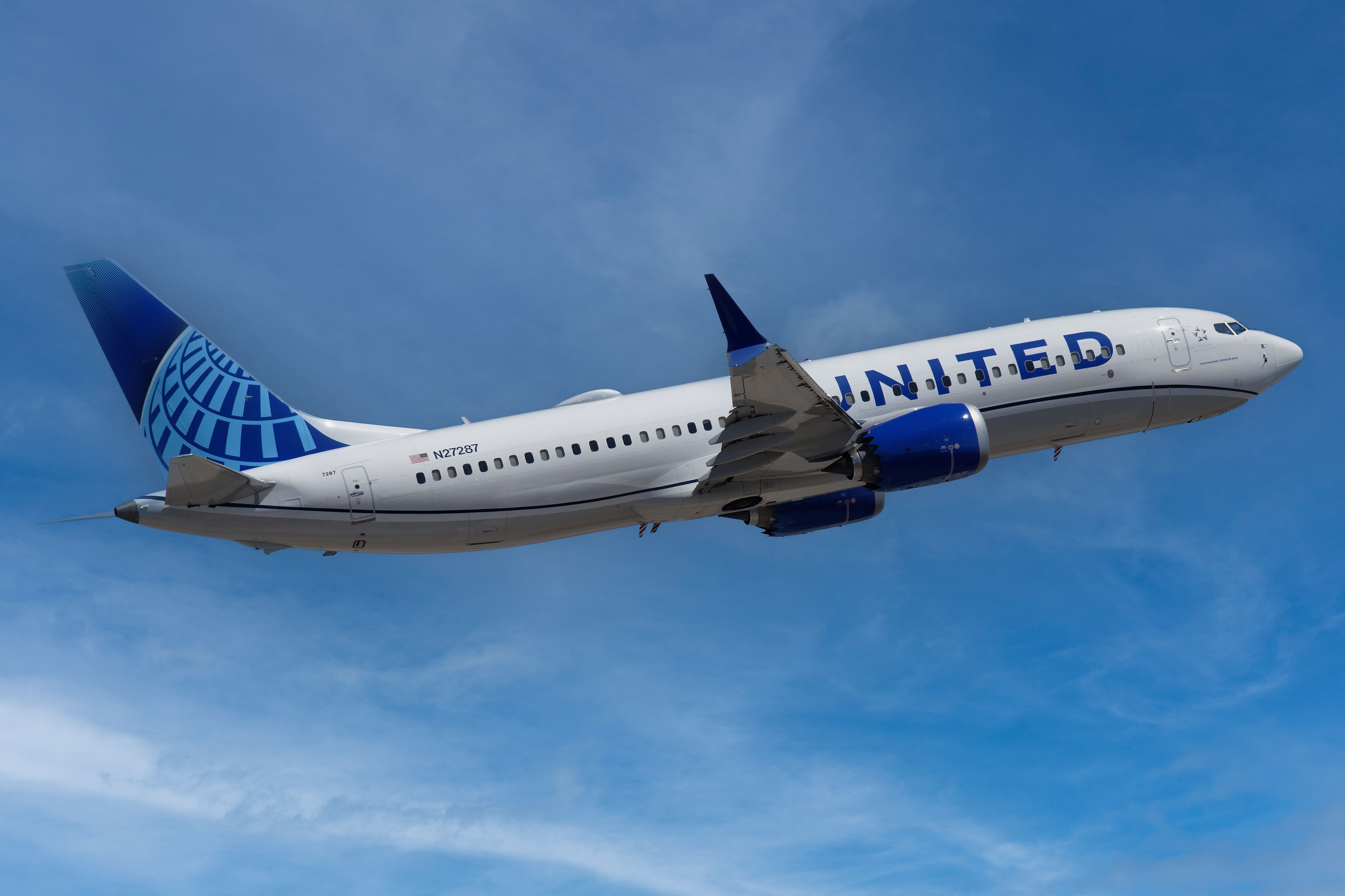 United Airlines Boeing 737 MAX 8 (N27287) taking off from Phoenix Sky Harbor International Airport