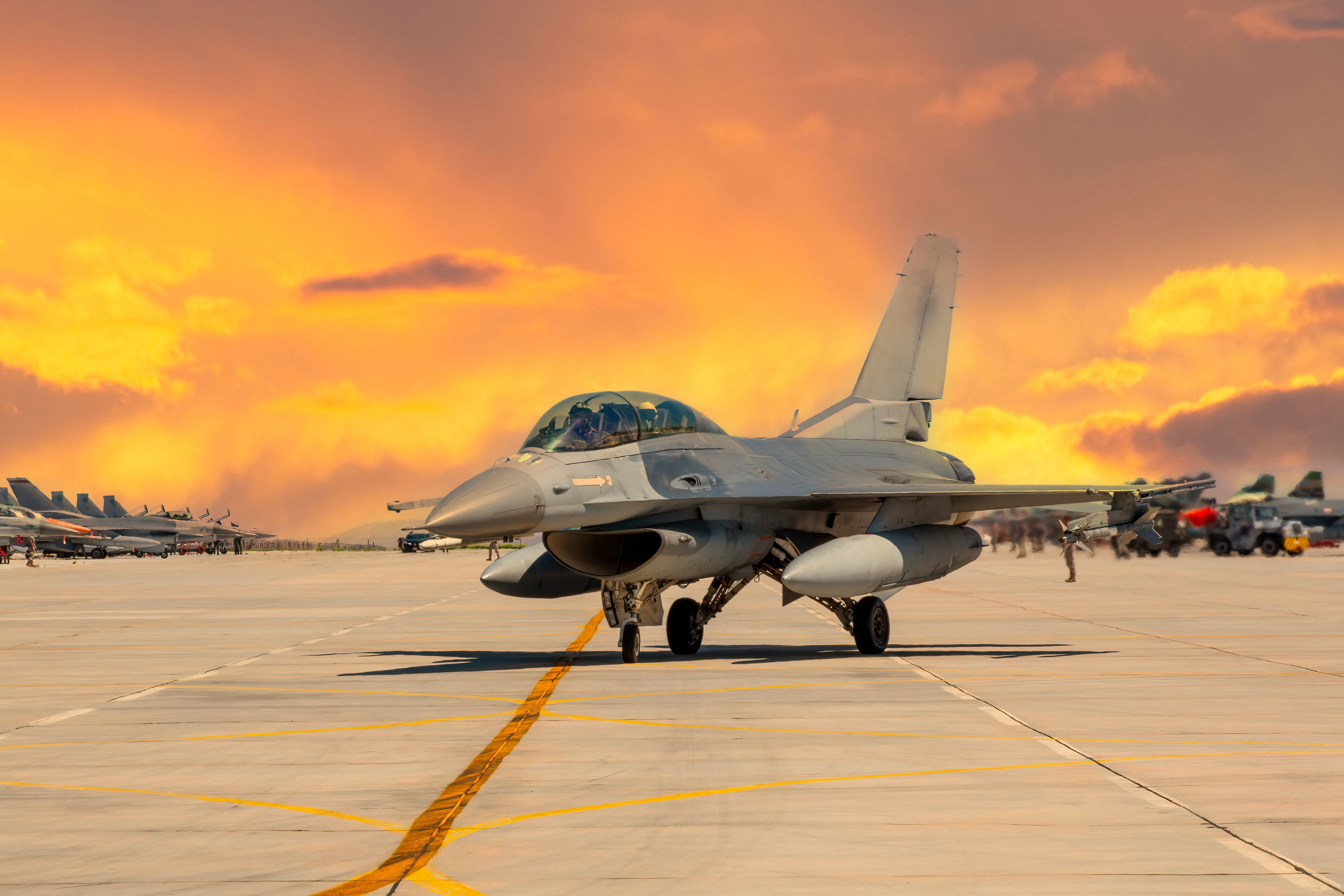 F-16 fighter jet in taxiing position