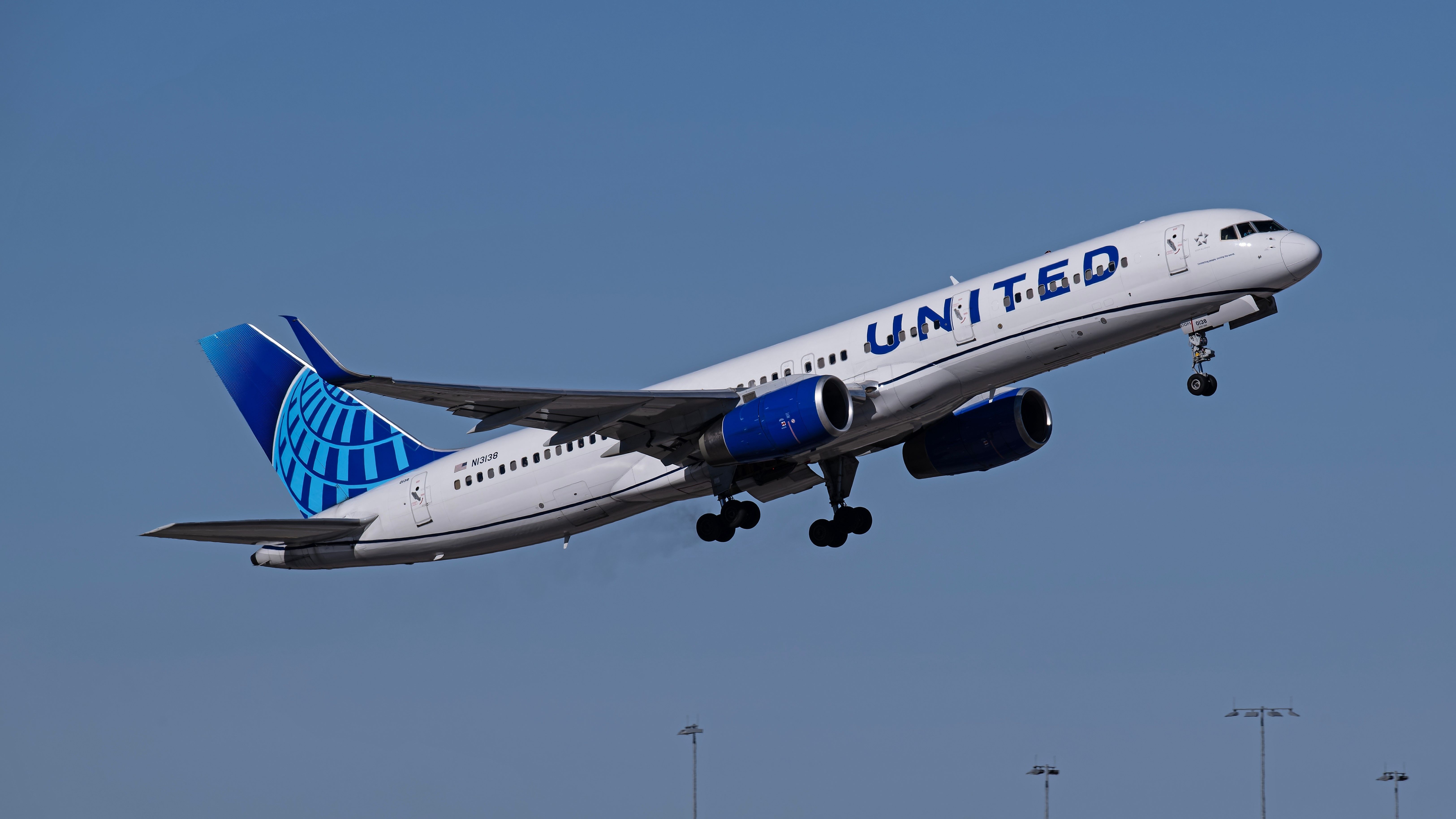 United Airlines Boeing 757-200 Departing From Phoenix