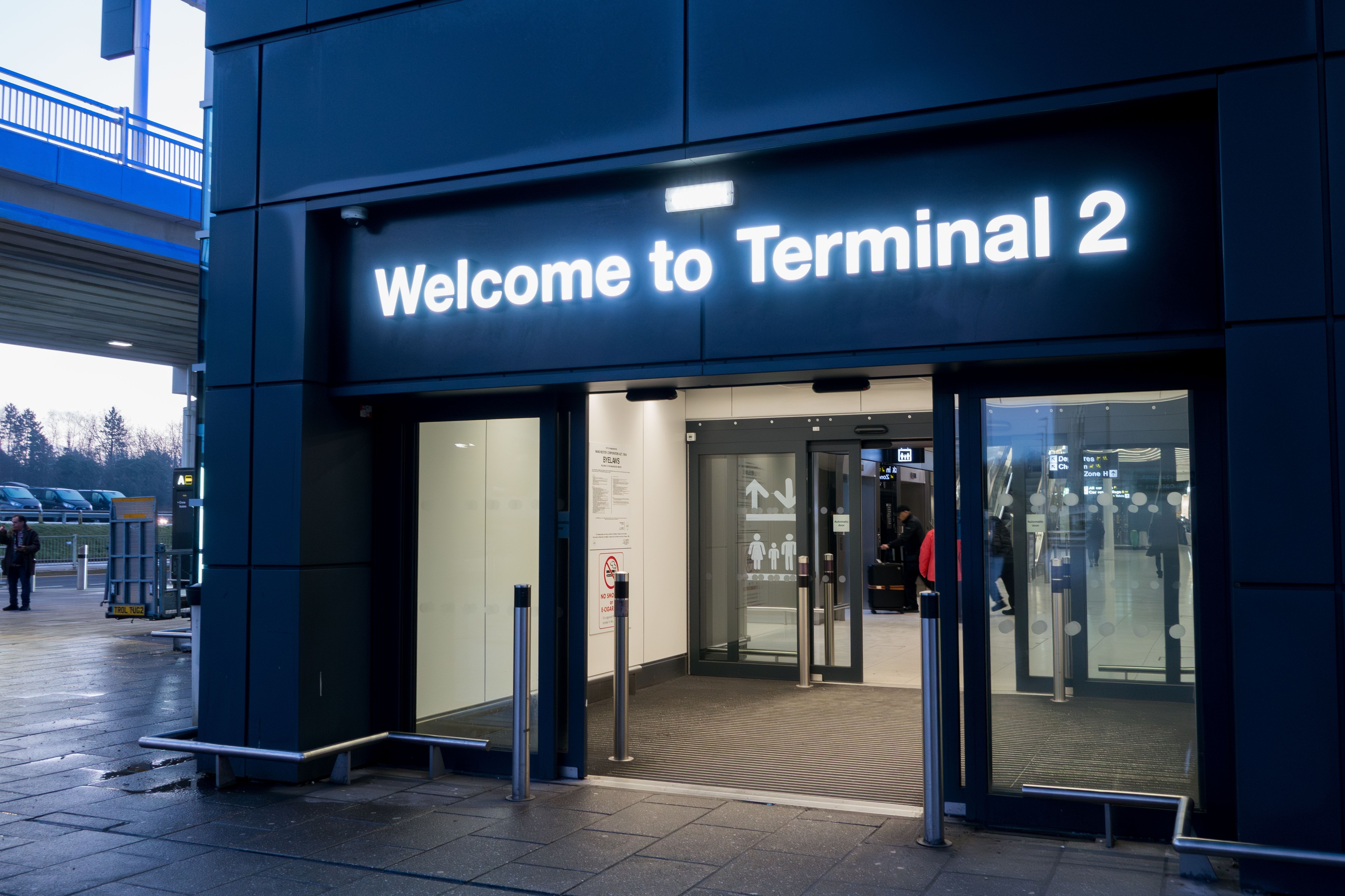 manchester airport terminal 2