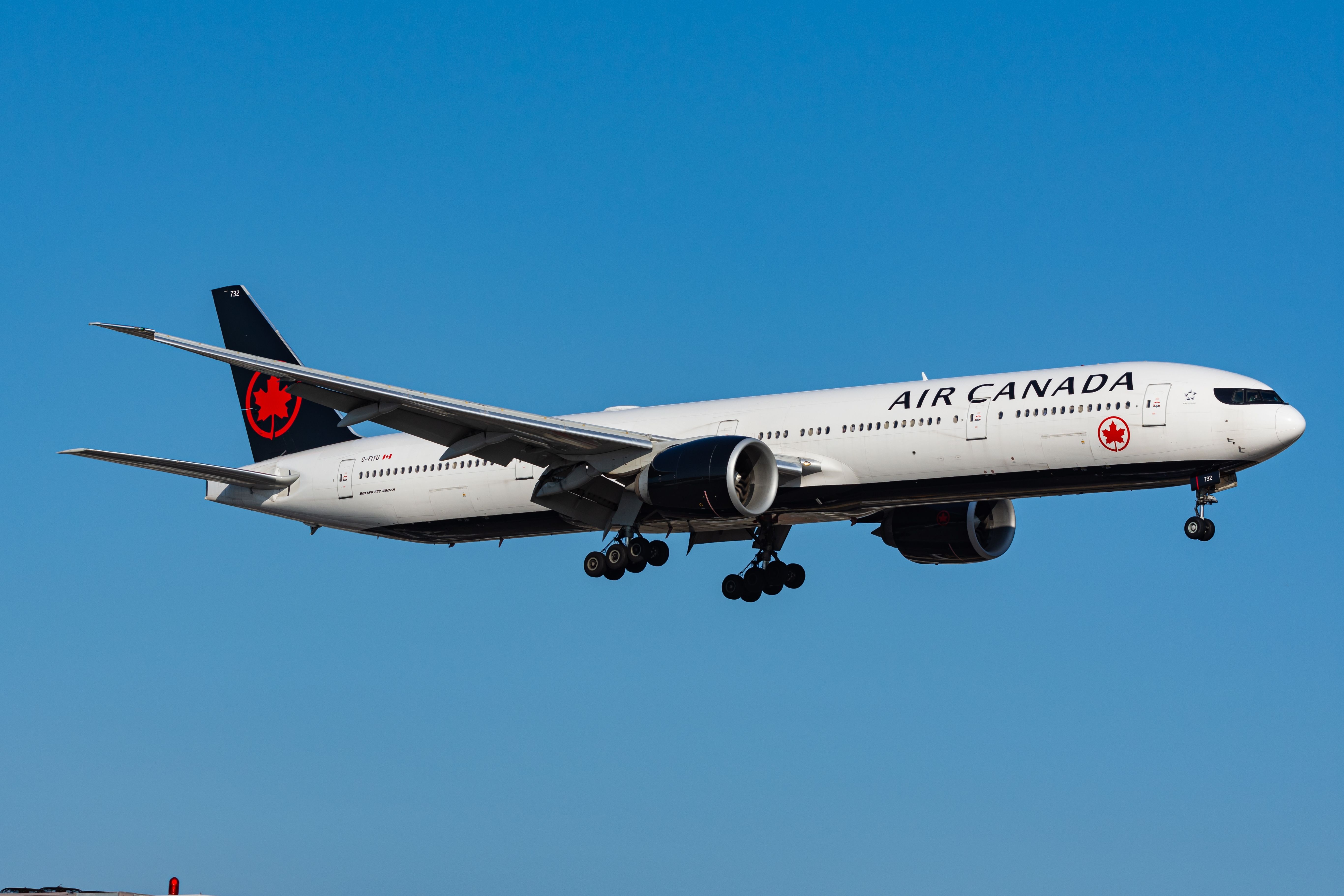 An Air Canada Boeing 777 landing