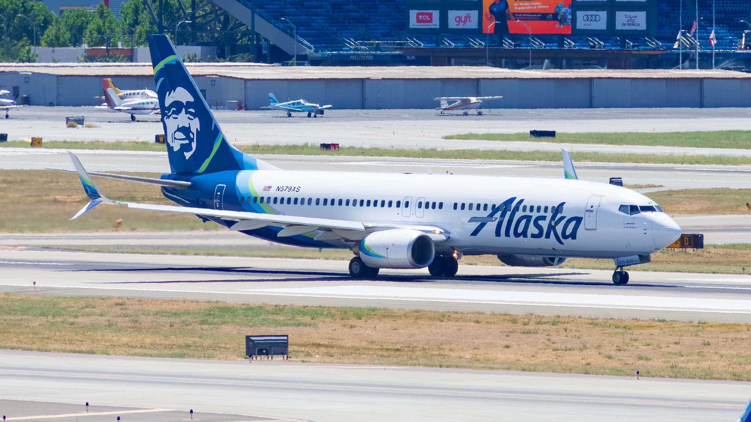 Alaska Airlines Boeing 737-800 N579AS. 