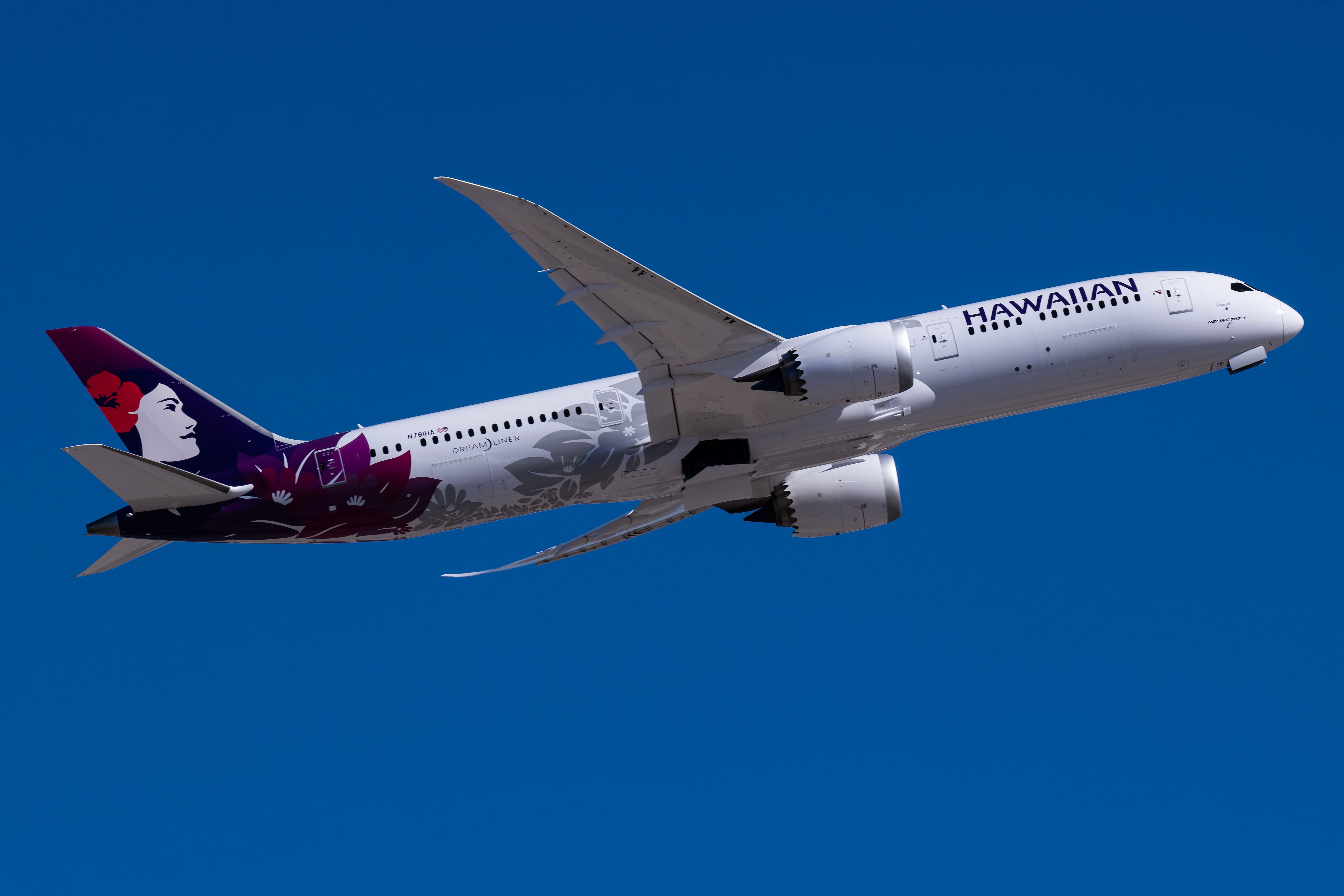 Hawaiian Airlines Boeing 787-9 Dreamliner (N781HA) departing from Phoenix Sky Harbor International Airport.