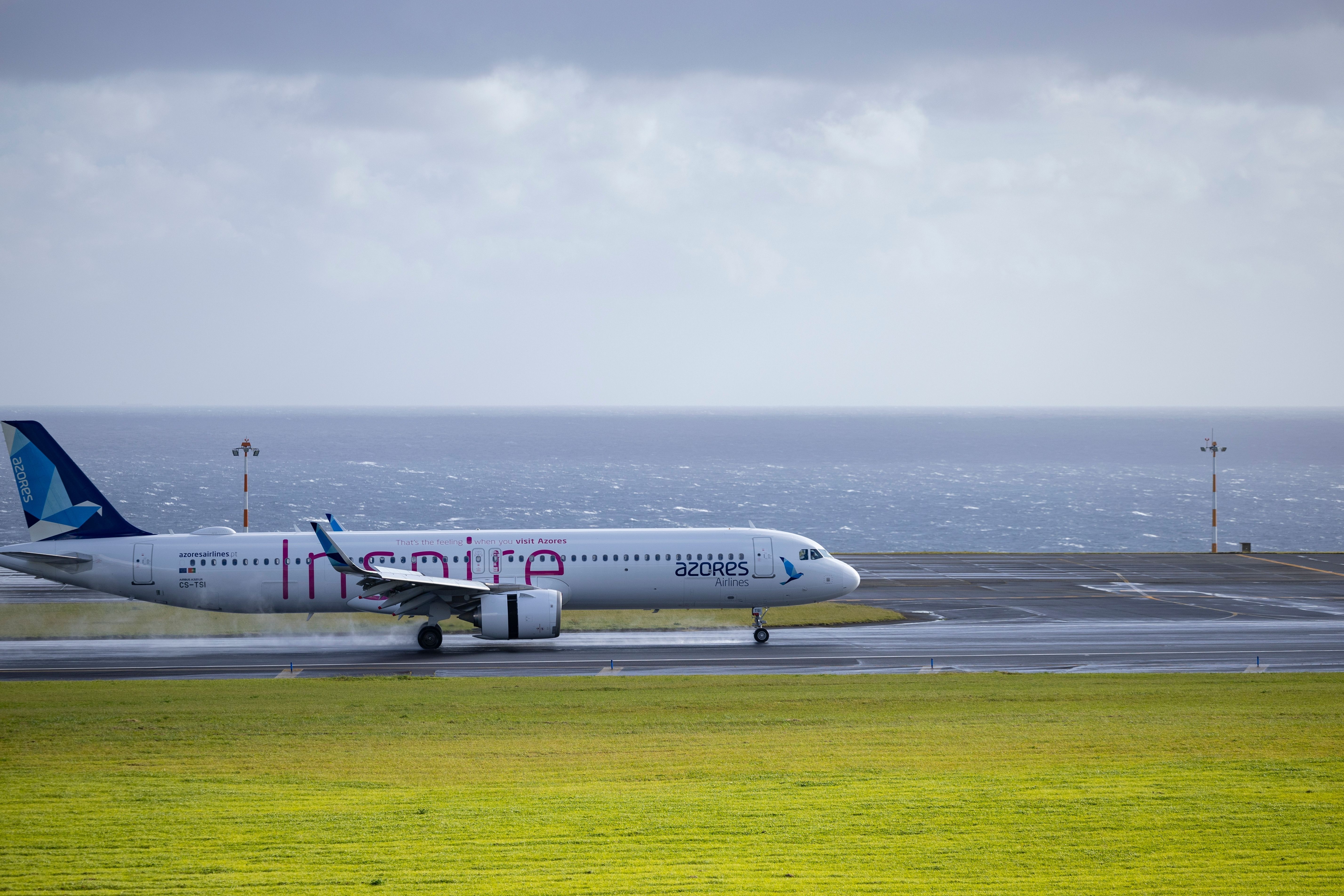 Azores Airlines shutterstock_2444335847