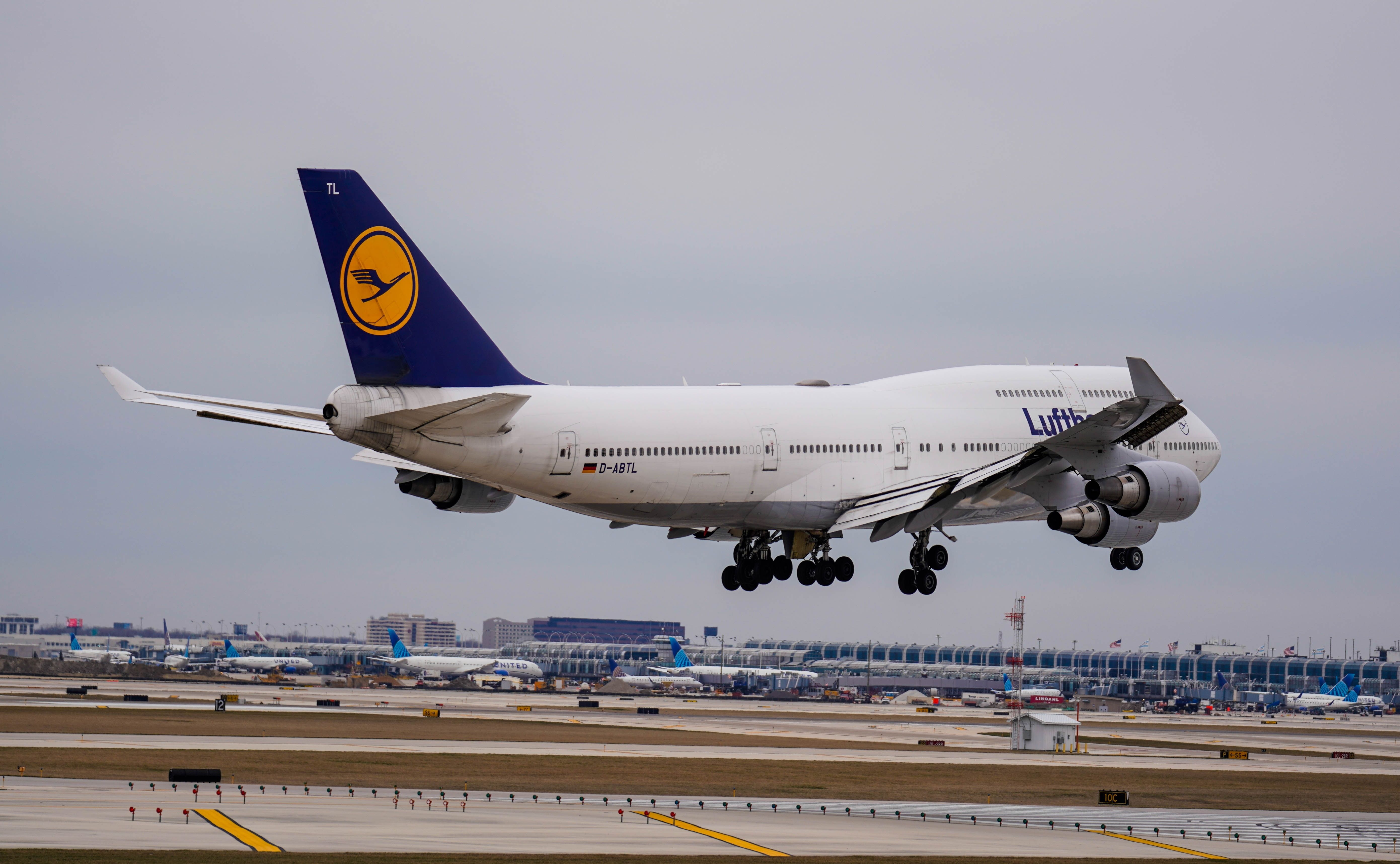 A Lufthansa Boeing 747 landing