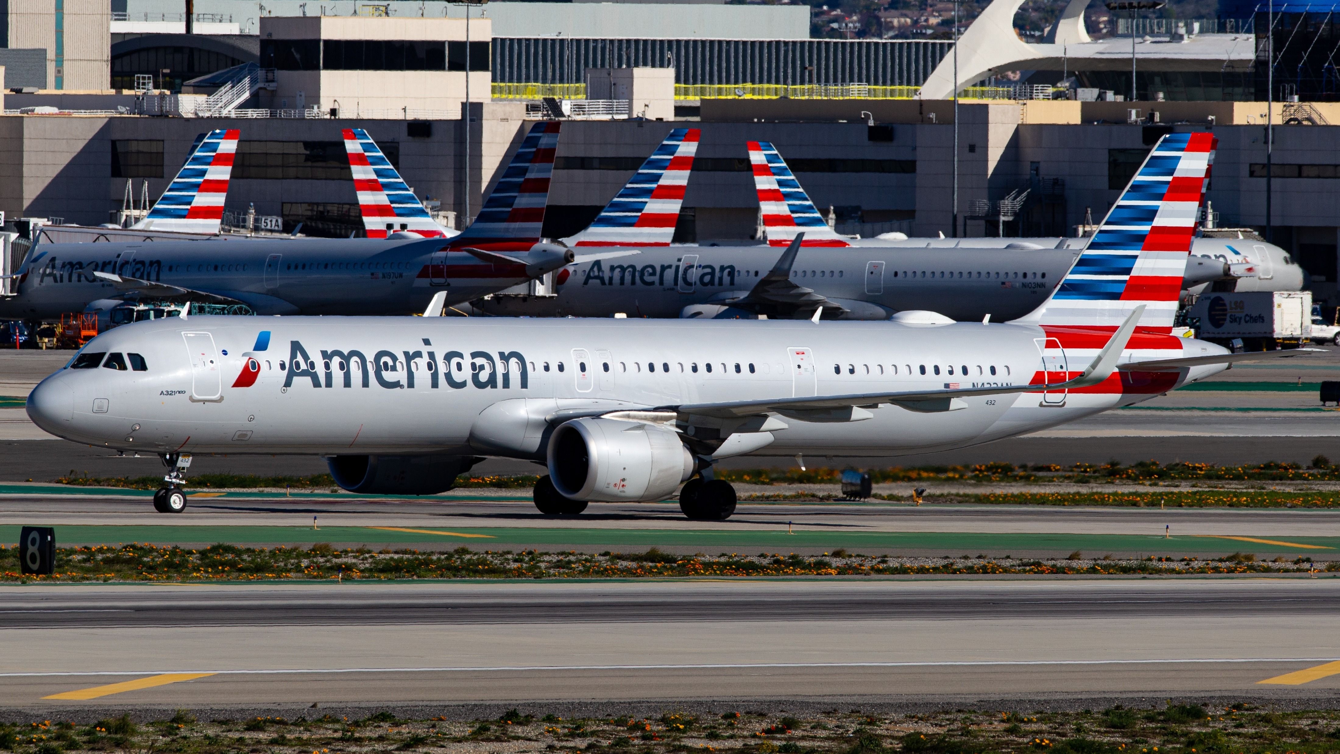 American Airlines Airbus A321 Diverts To Salt Lake City After Drunk ...