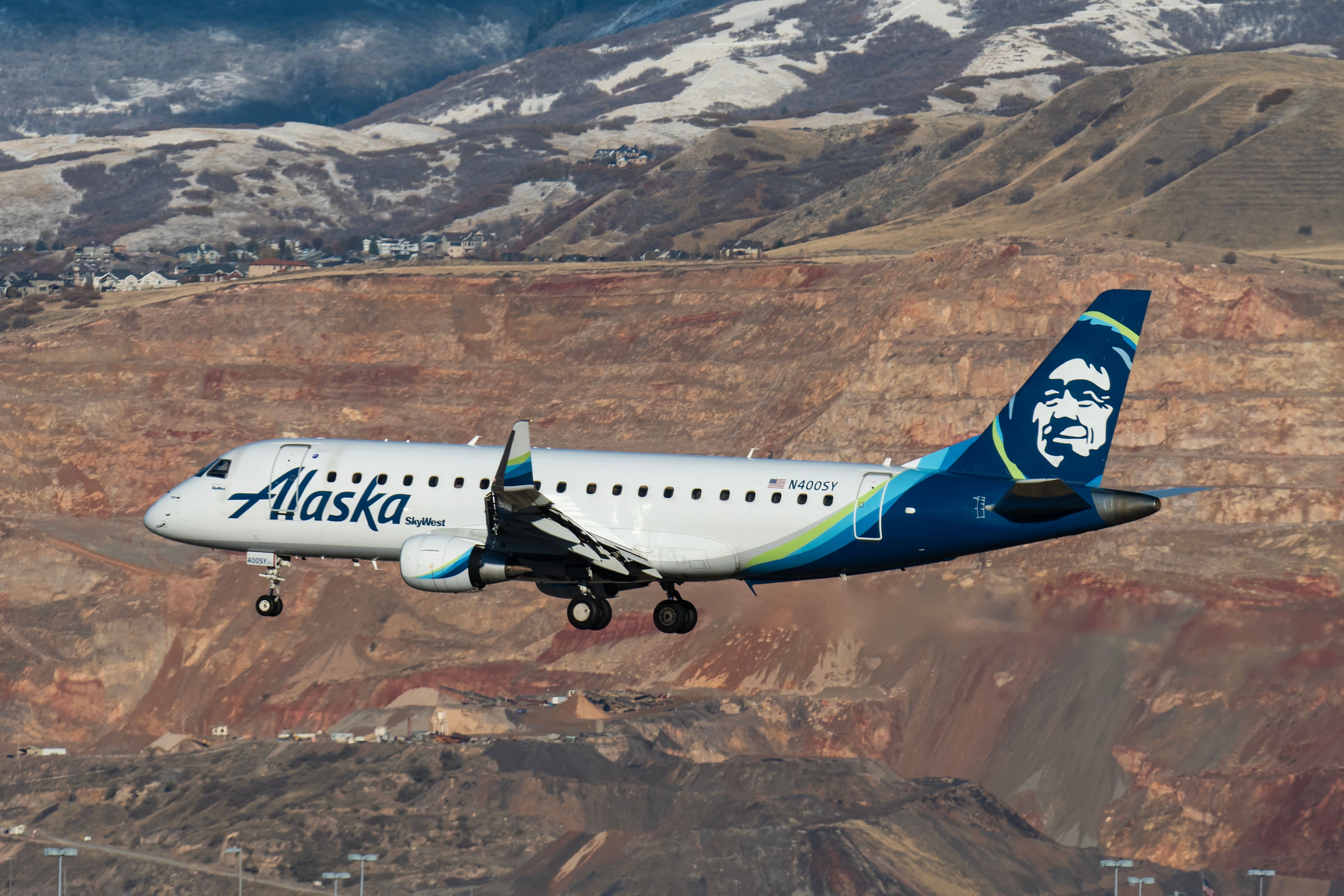 Salt Lake City Intl. 11-10-2022 Salt Lake City, UT USA Alaska Airlines Embraer ERJ-175 N400SY arrival to 34L at Salt Lake City International Airport