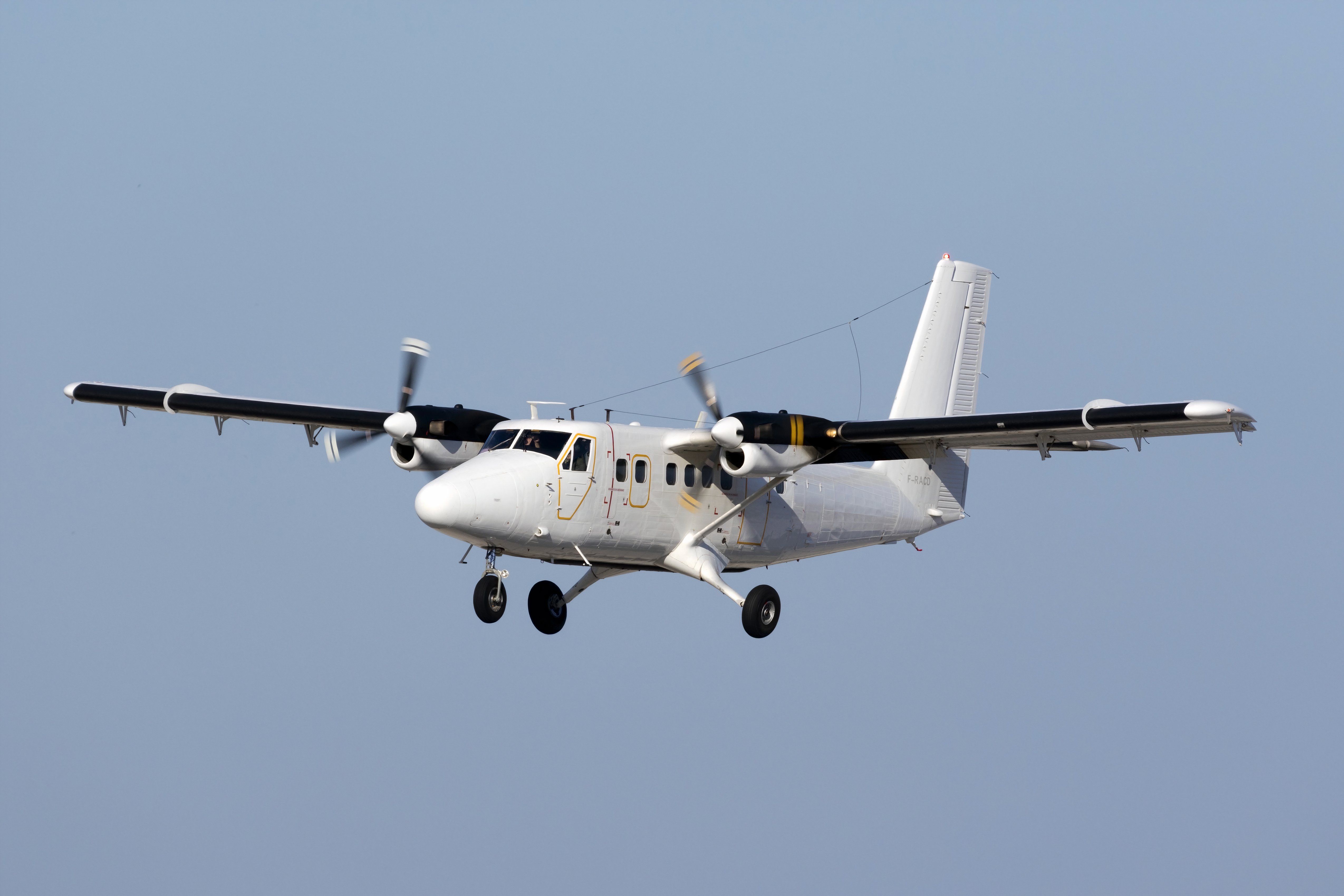 Twin Otter landing in Malta