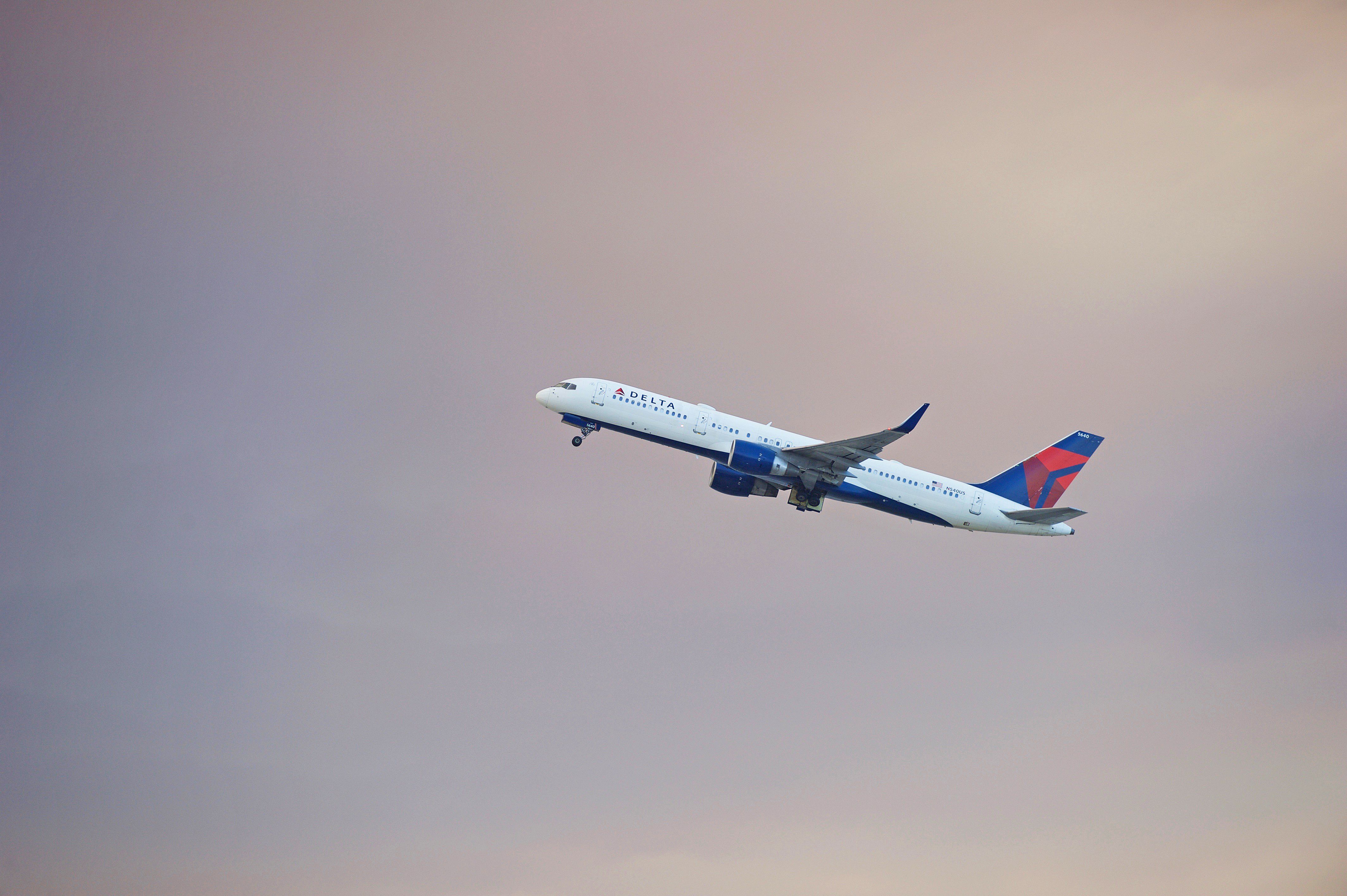 Delta Air Lines Boeing 757-251 (N540US) departing from Los Angeles International Airport.