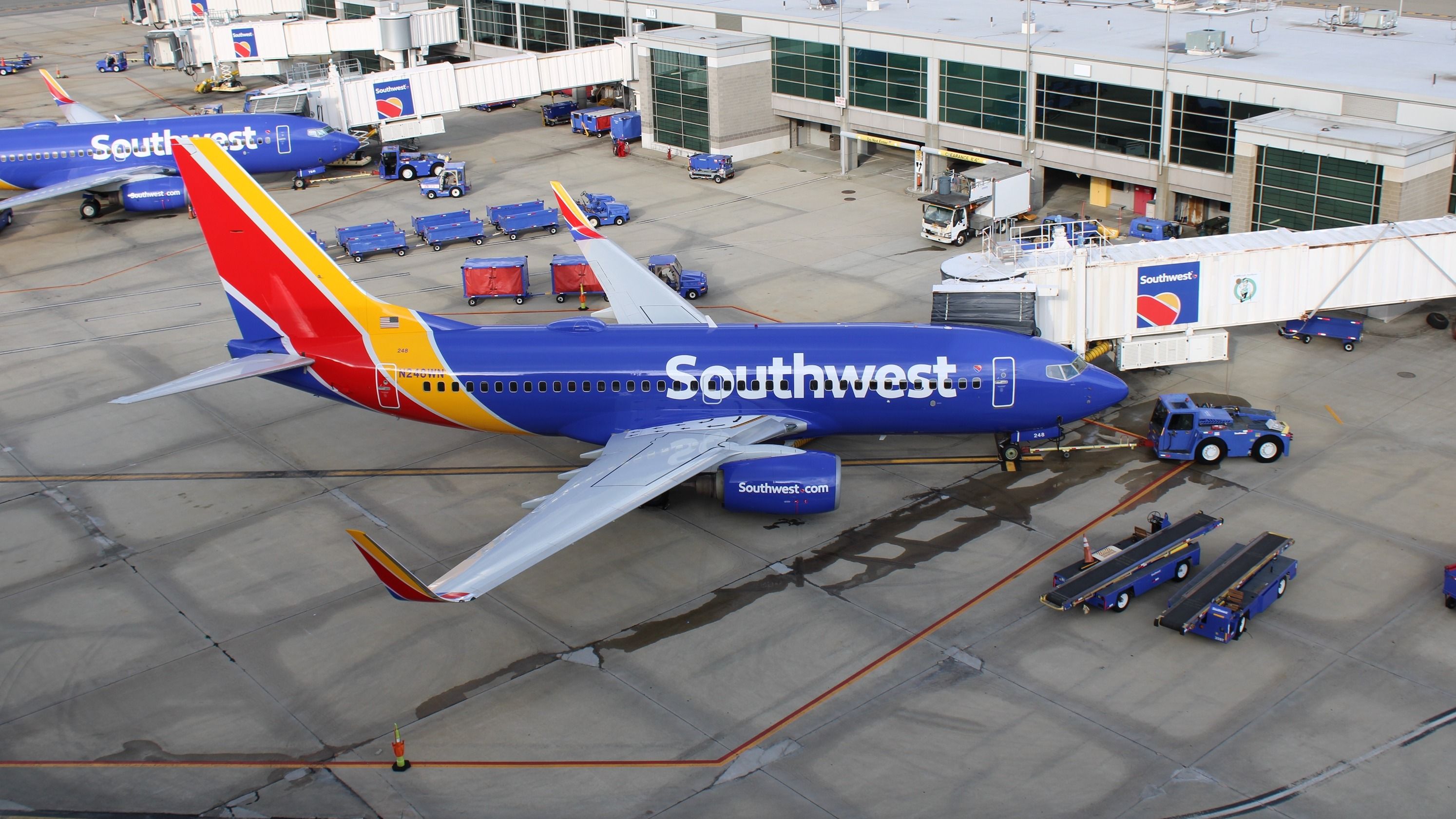 Southwest Airlines Boeing 737-700 shutterstock_2187223977