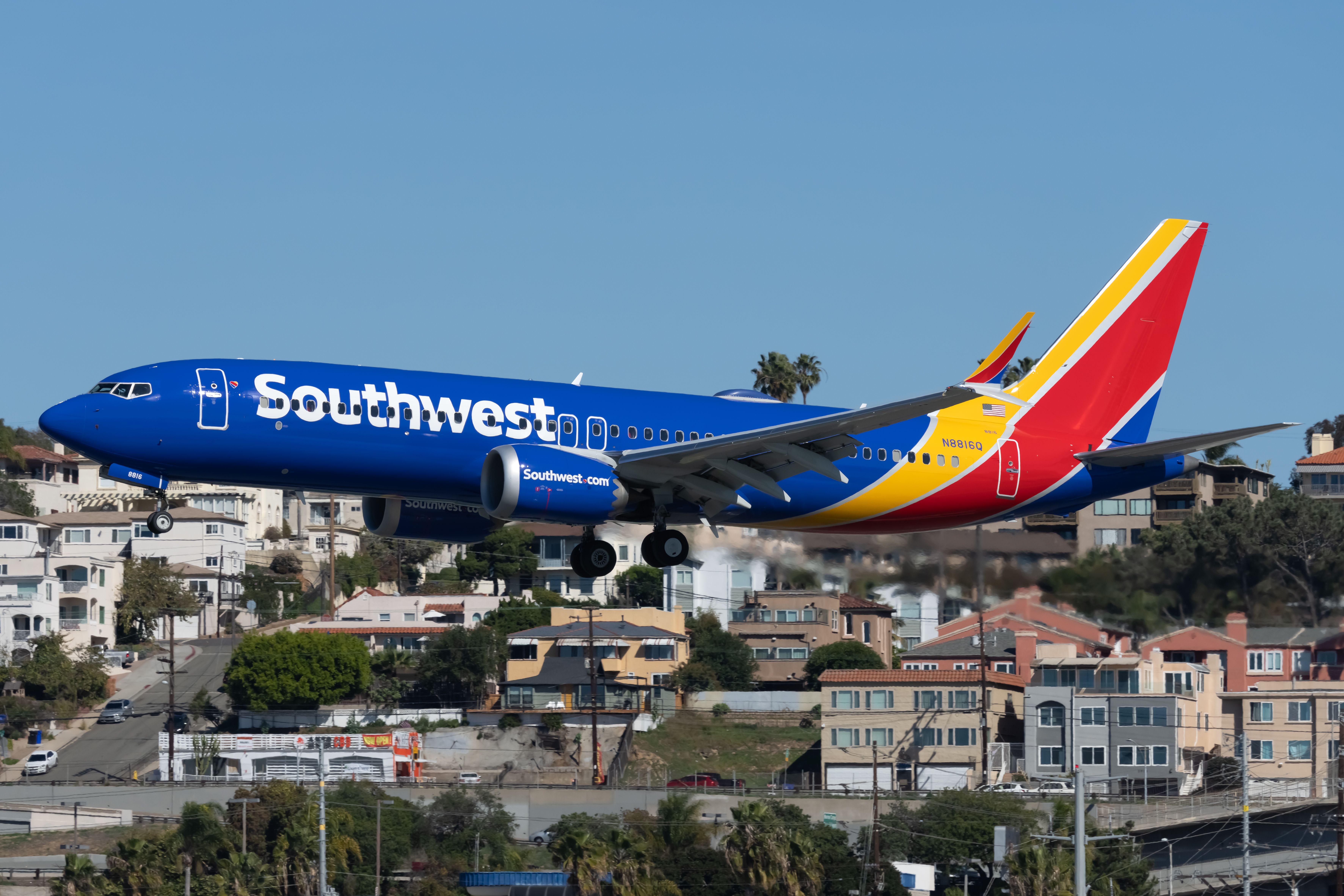 Southwest Boeing 737-max-8 coming to land