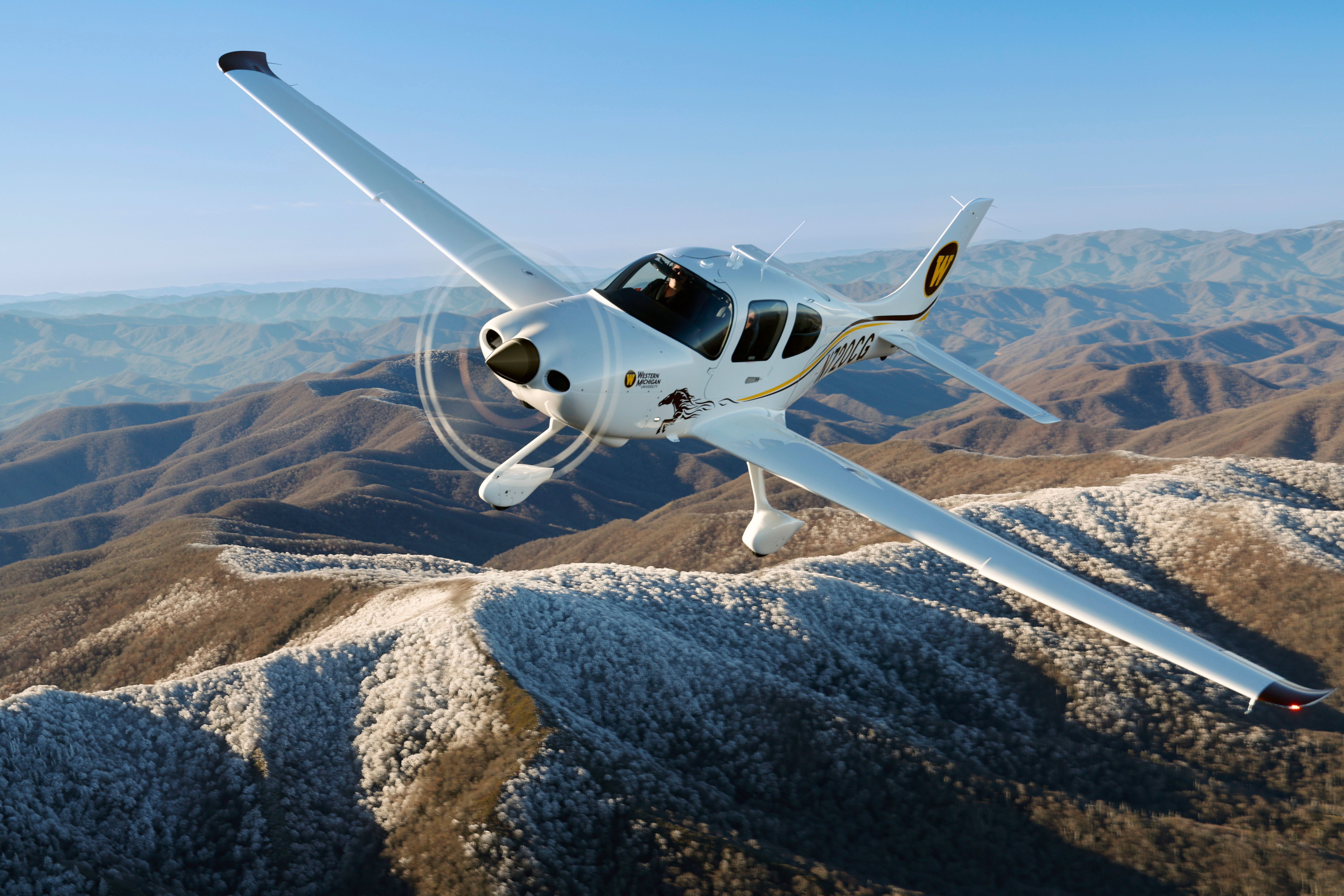 Western Michigan University cirrus SR20