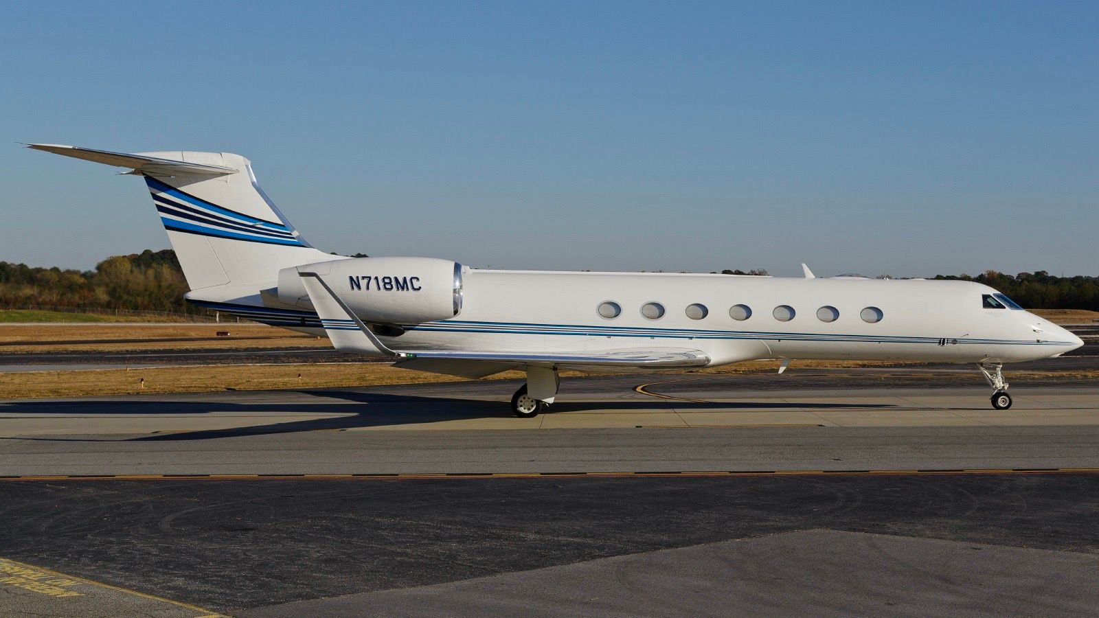 N718MC Gulfstream GV on ground