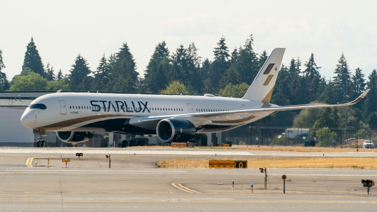 Starlux starts A350 flights to Seattle