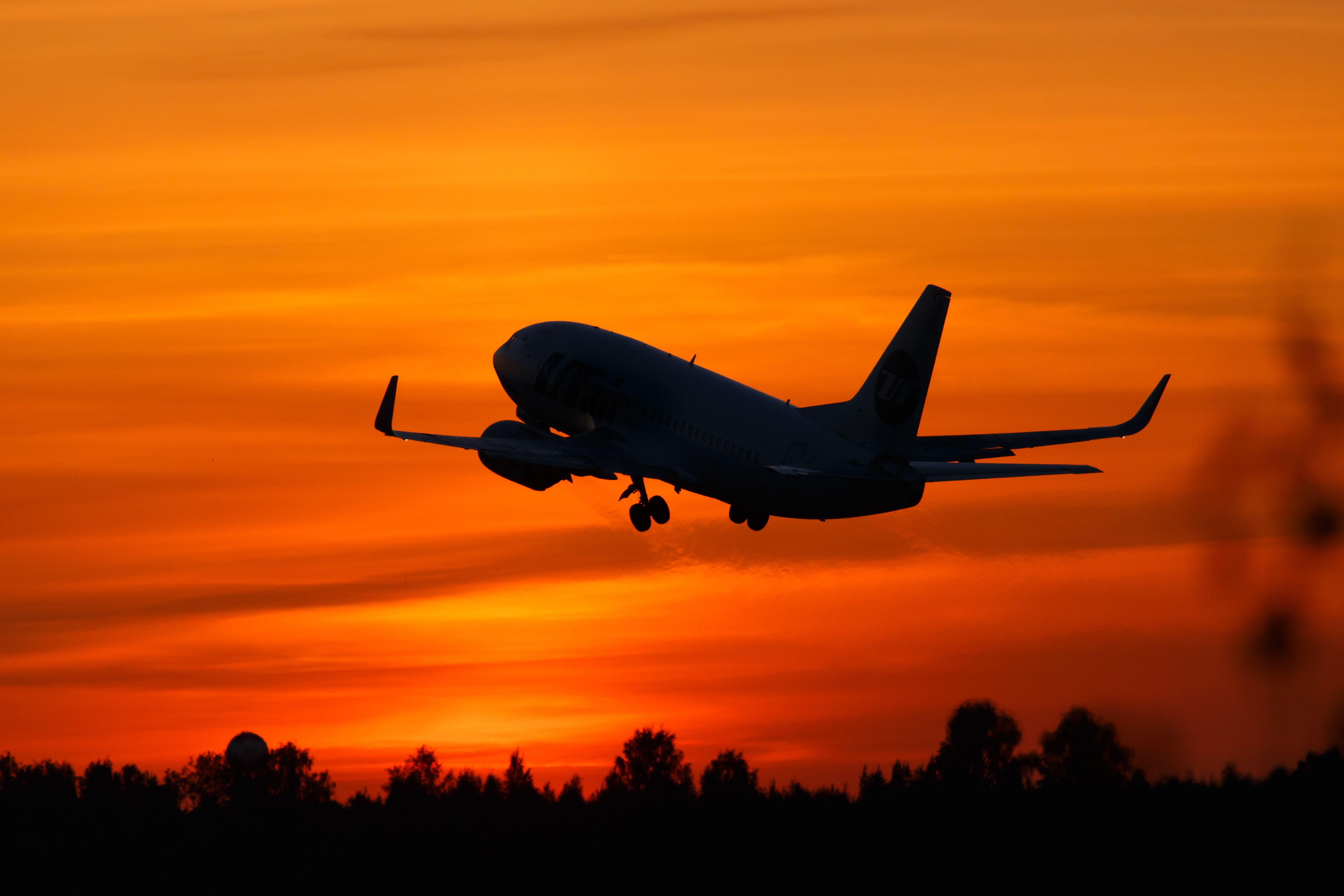 Boeing 737 Carrying JD Vance Returns To Milwaukee Following Door Malfunction