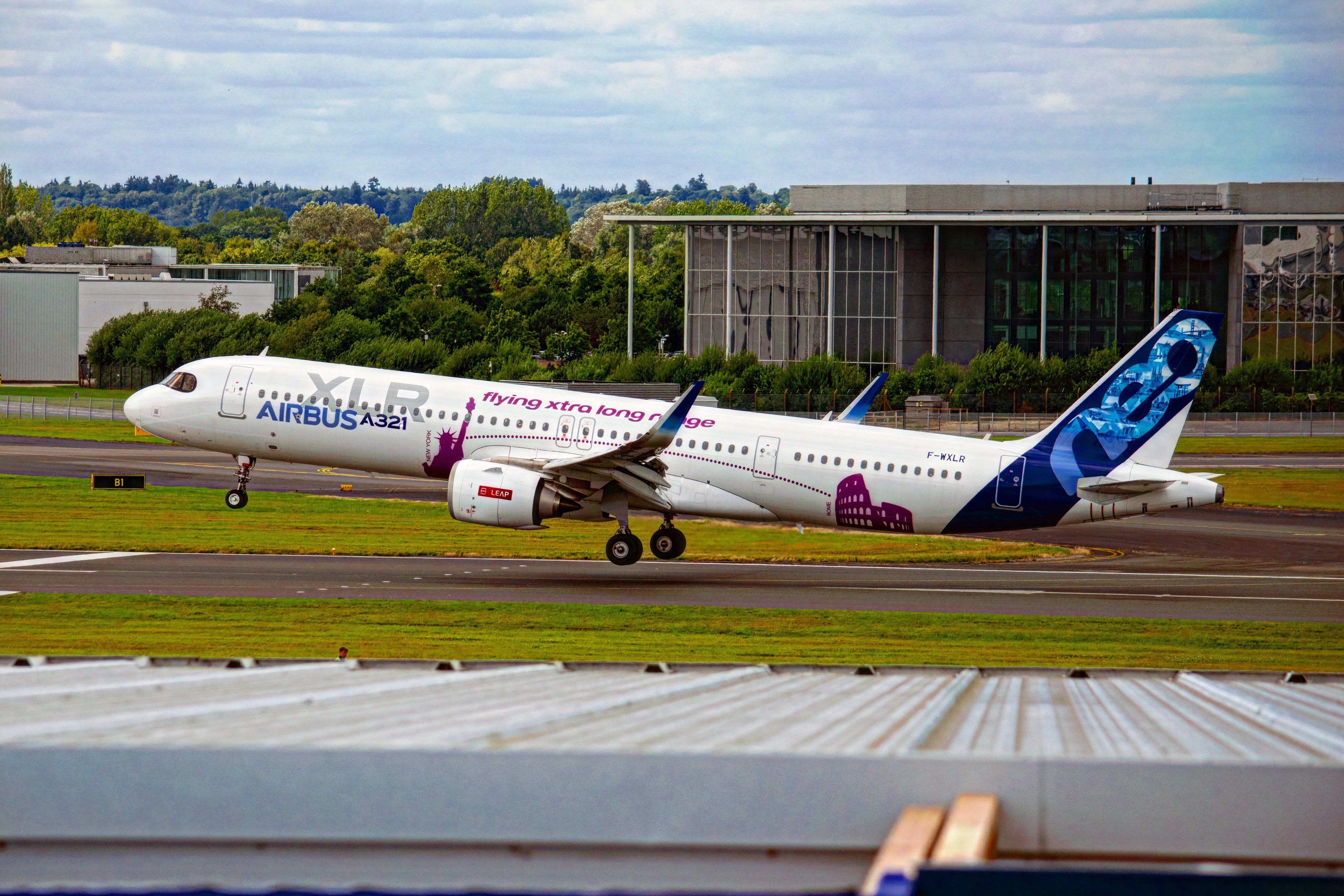 Airbus A321XLR landing at Farnborough Airshow 2024