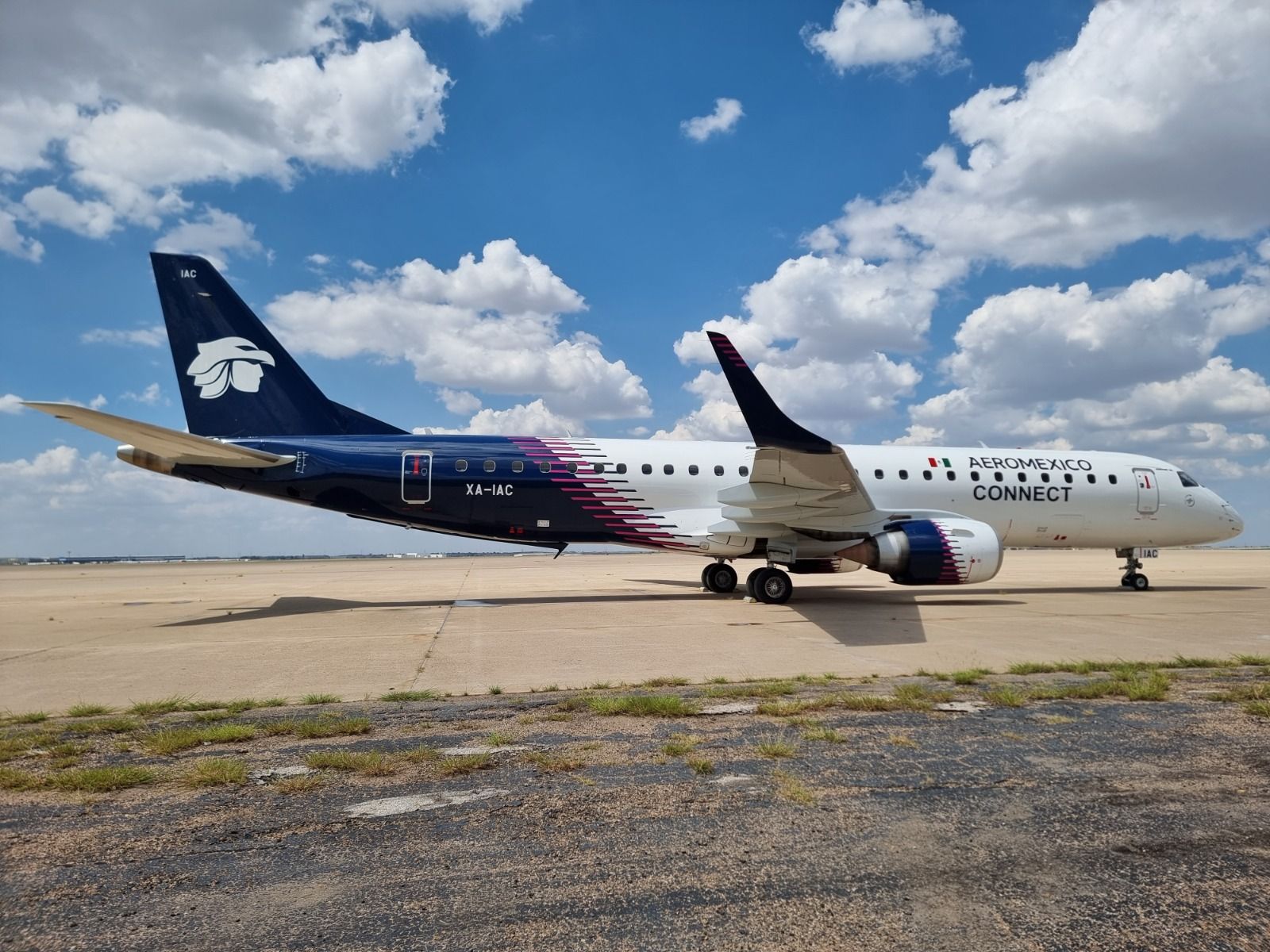 Aeromexico's new livery on an Embraer E190