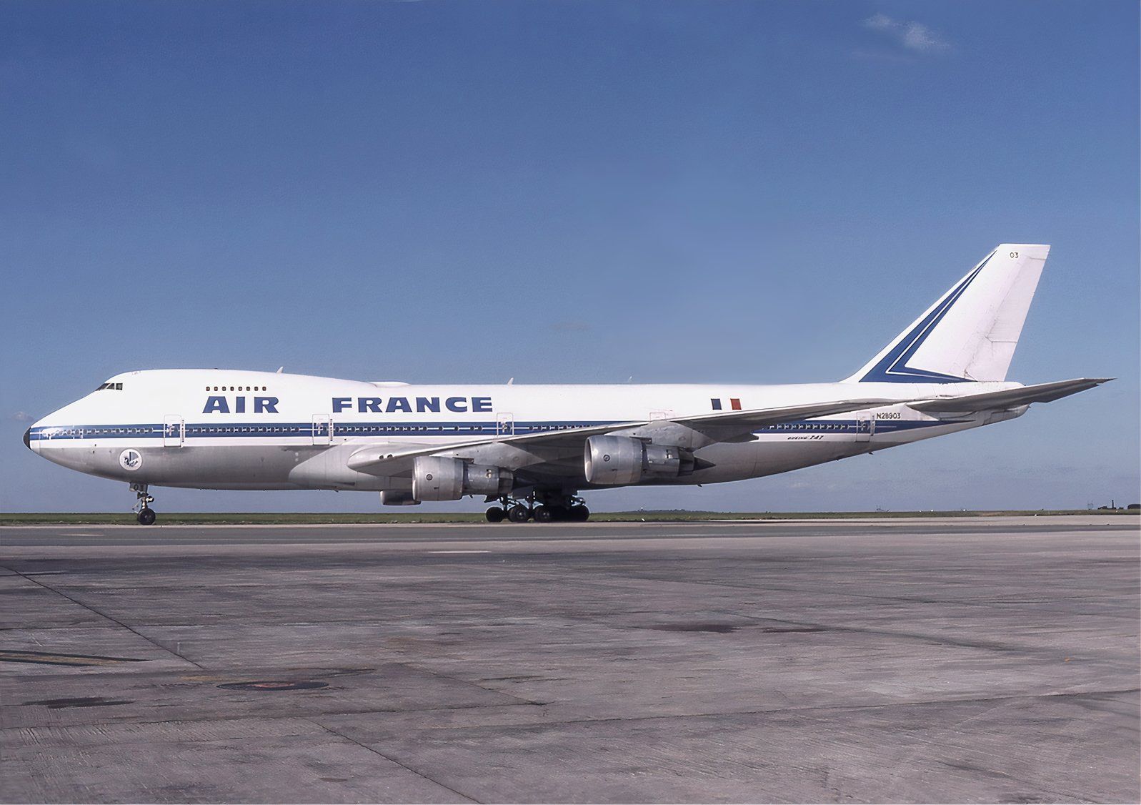 Air_France_Boeing_747-100_Gilliand