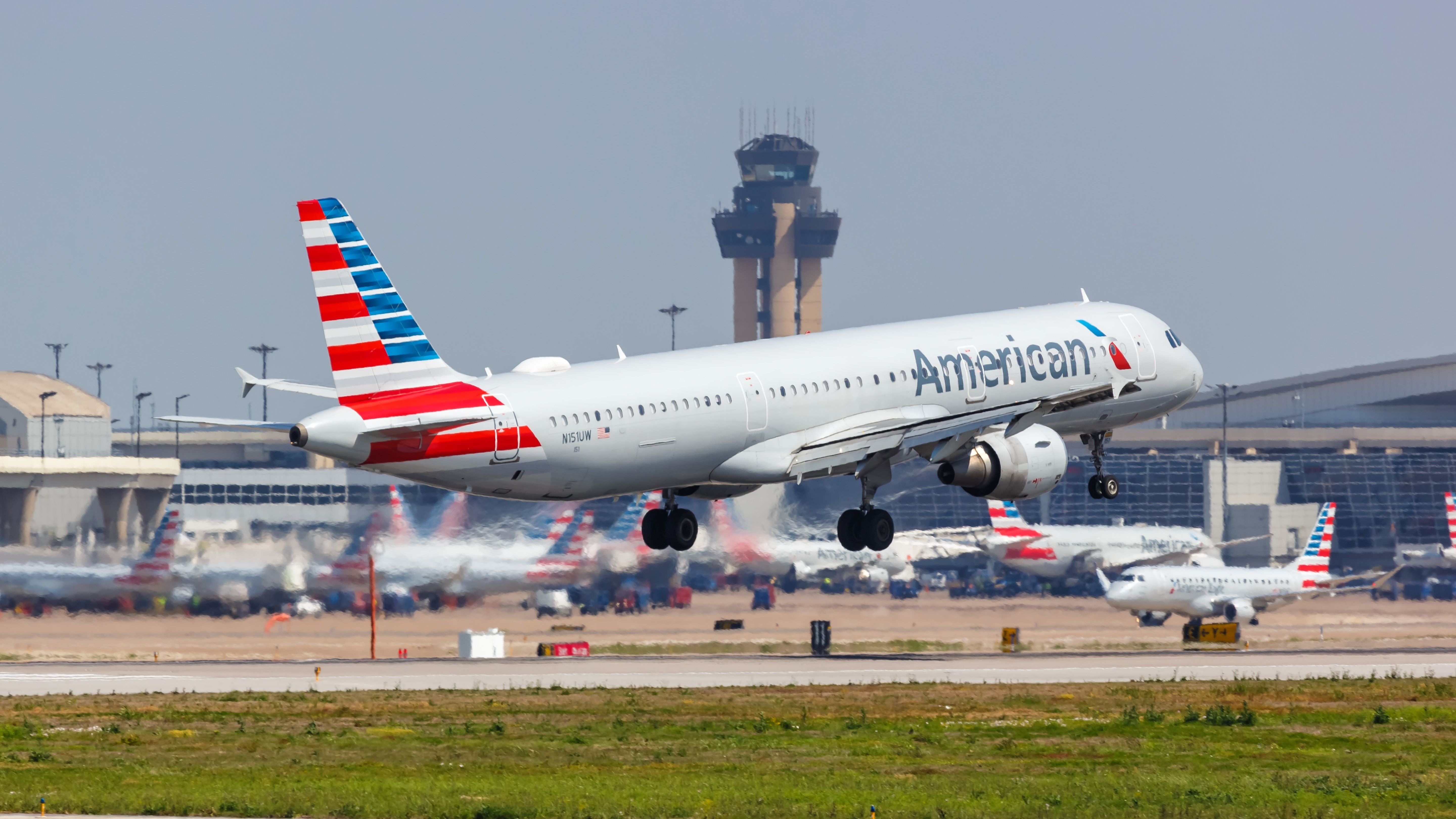 American Airlines Airbus A321 landing at Dallas Fort Worth International Airport DFW