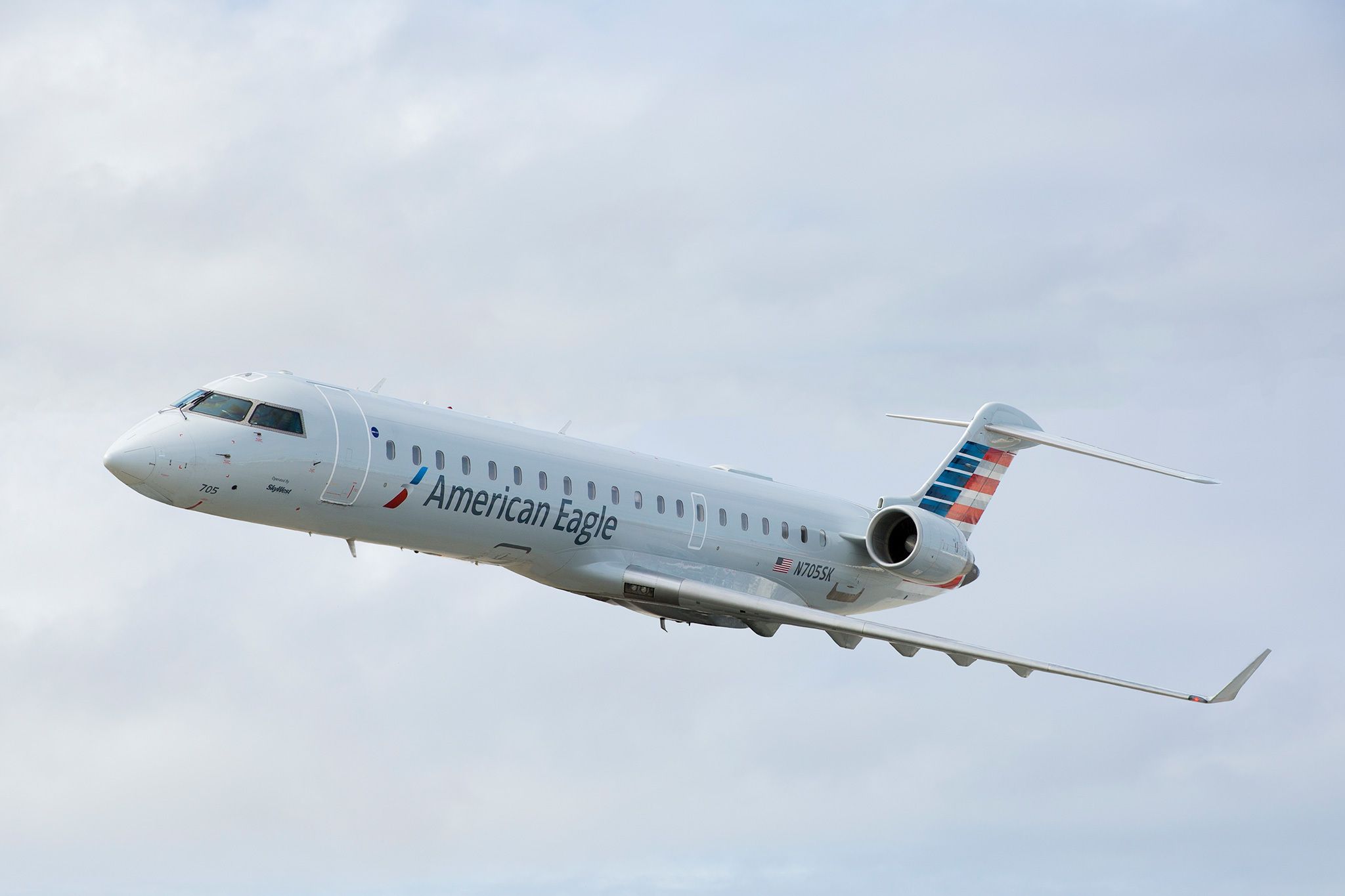 American Airlines Retrofits First Bombardier CRJ700 With Intelsat Satellite WiFi