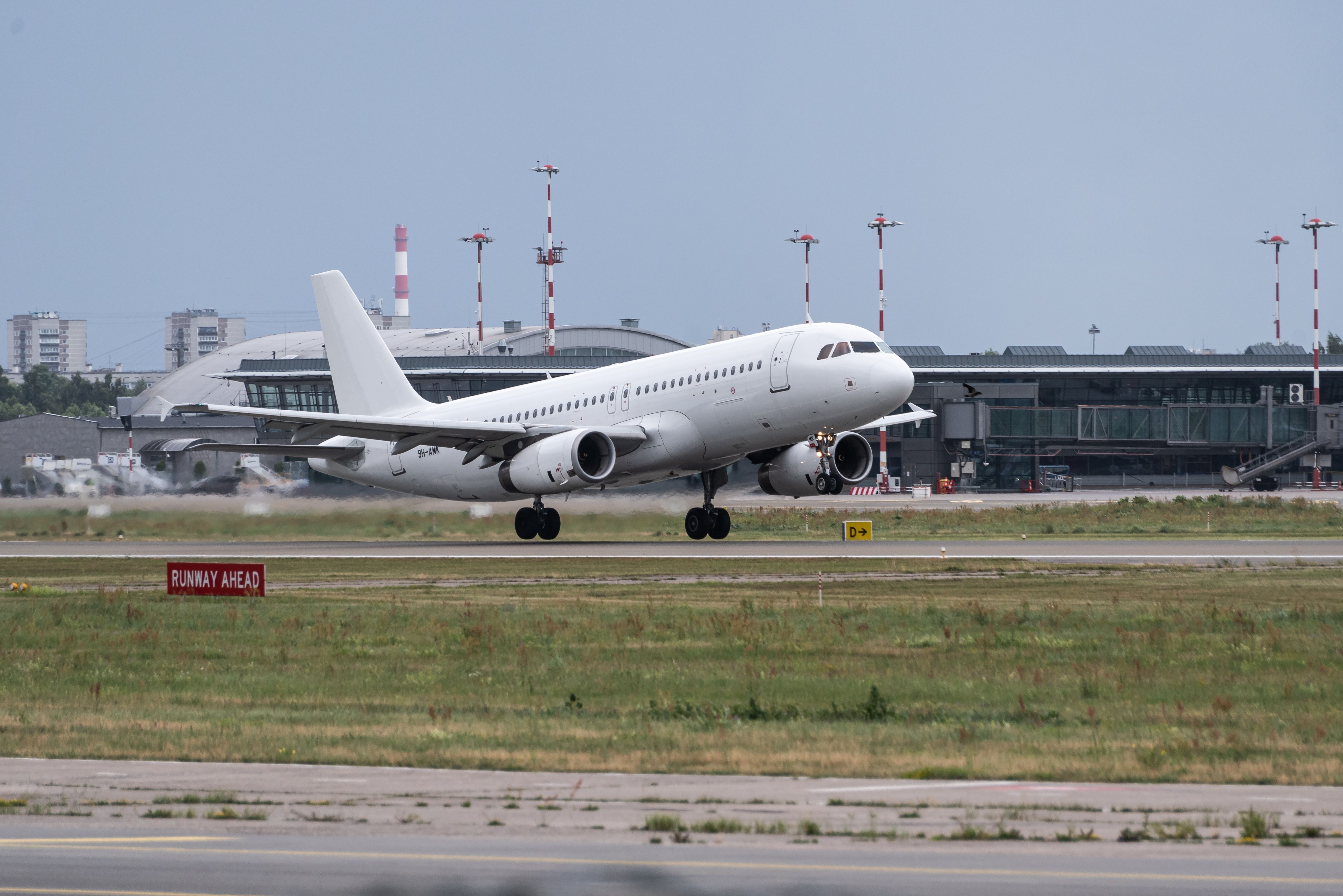 Avion Express Airbus A320 departing RIX shutterstock_2341077771