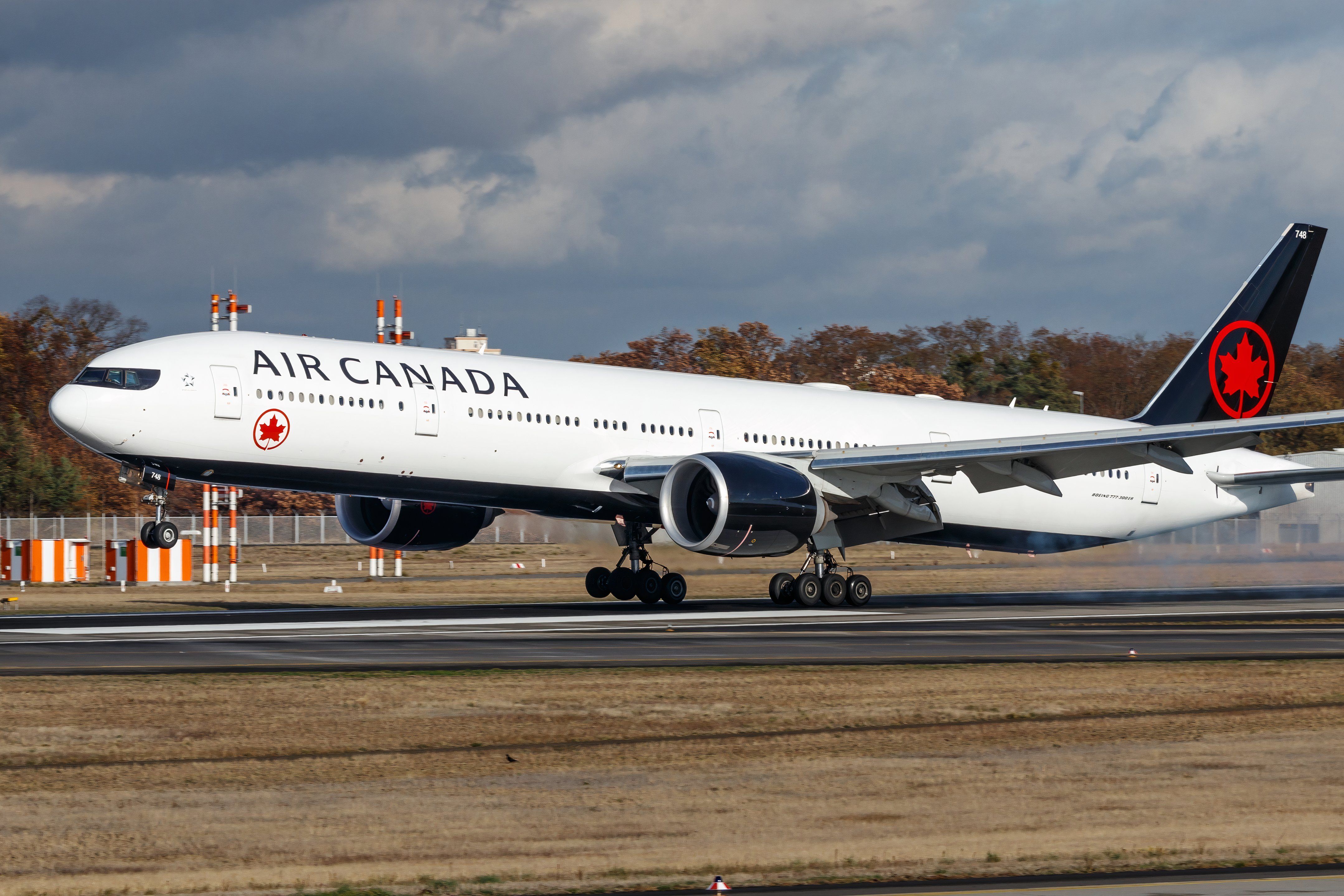 Boeing 777-300ER 450-seat Air Canada touching down 45828025661_12af6eaed7_o