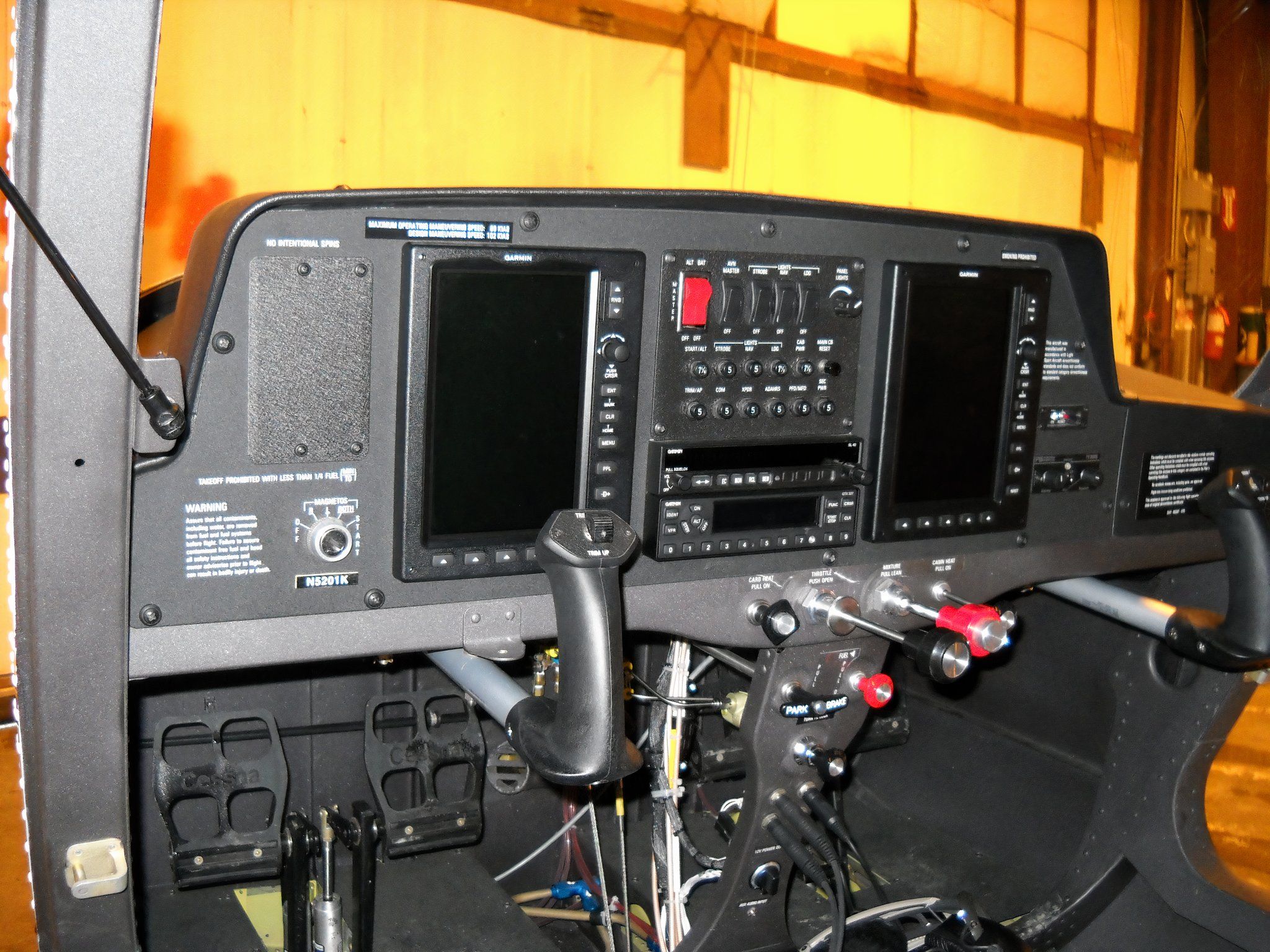 Cessna_162_Skycatcher_N5201K_0986_instrument_panel