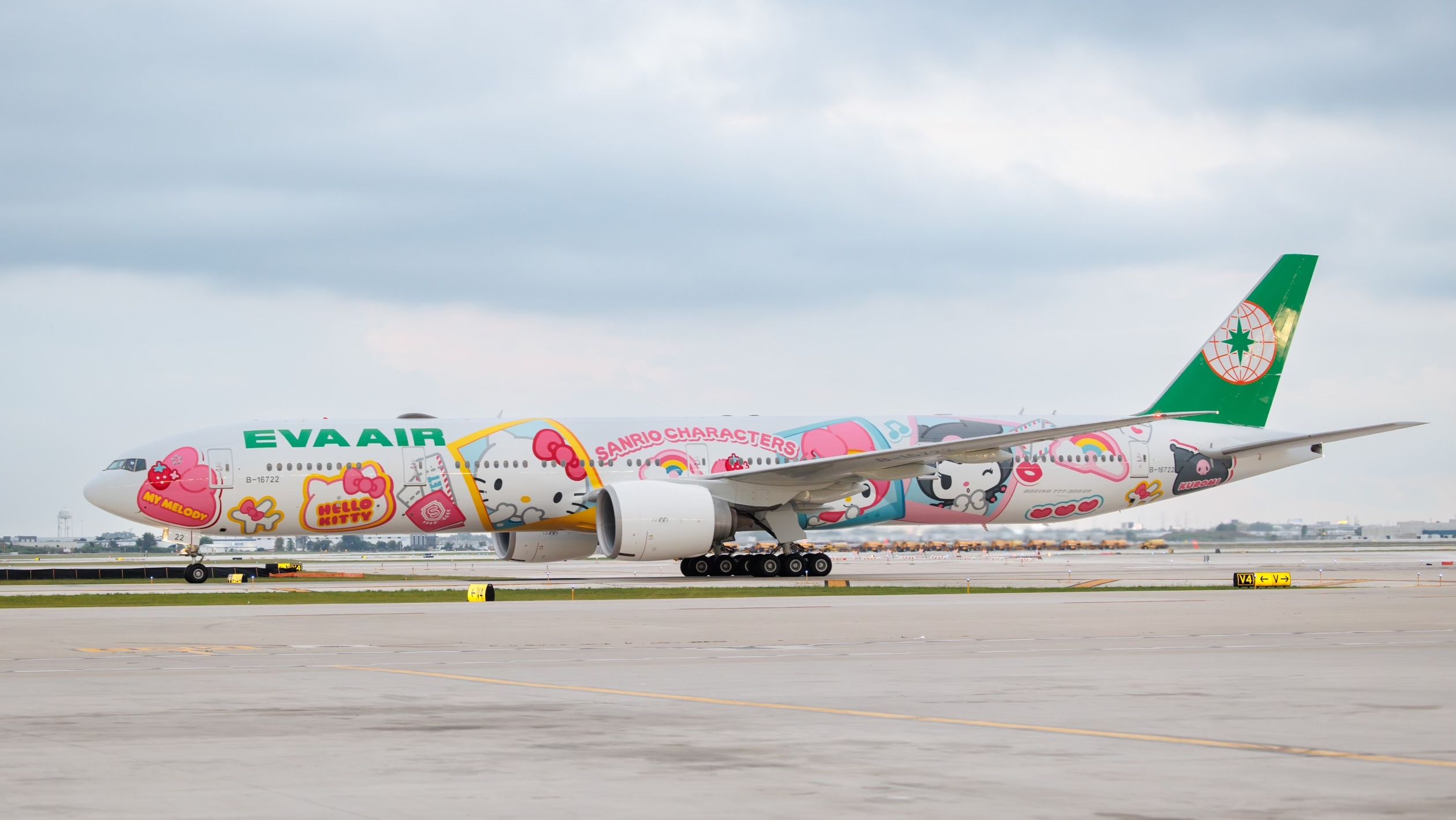 EVA Air Hello Kitty Besties Jet Chicago Arrival