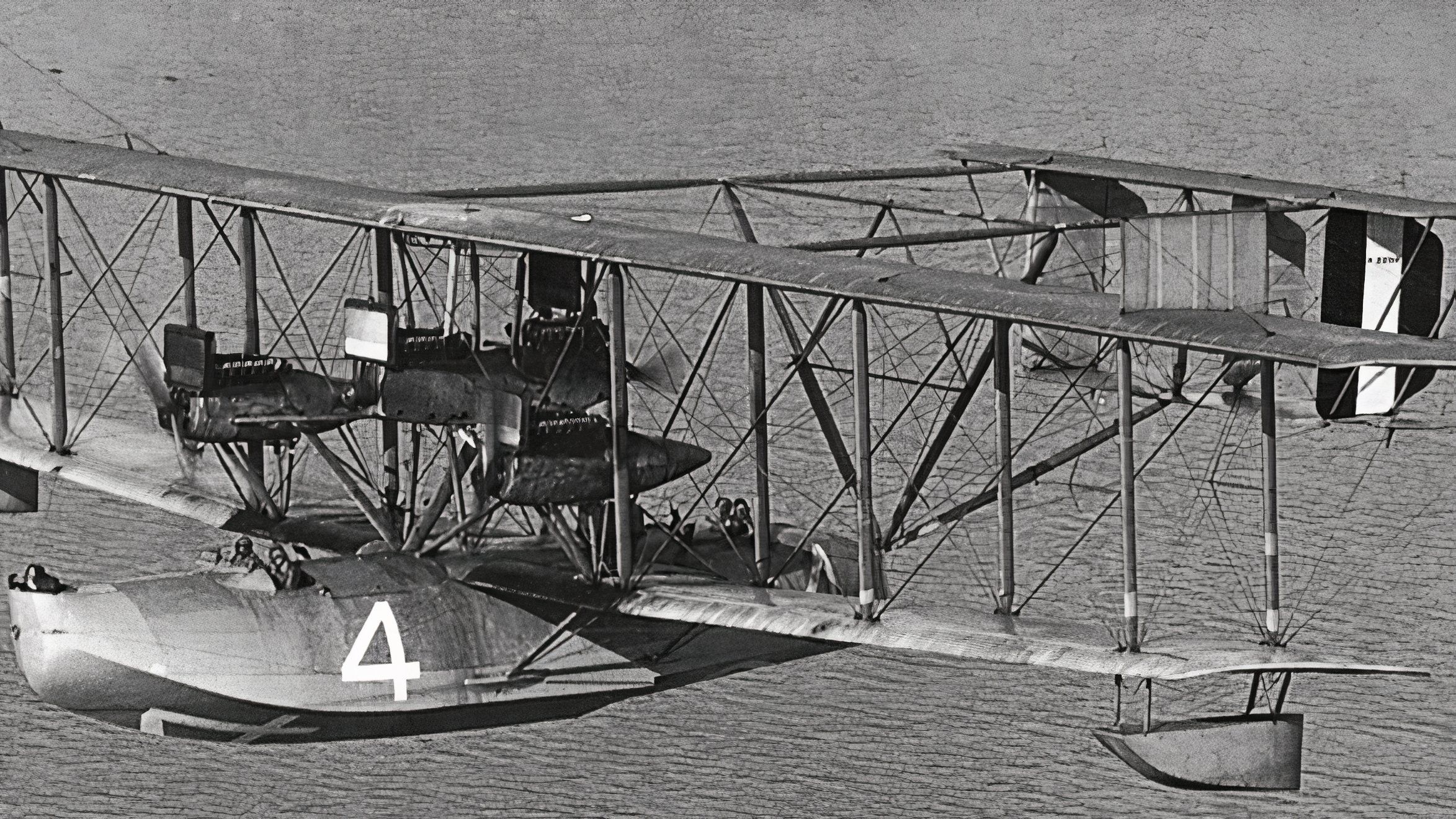 Curtiss NC-4 four engine configuration-detail