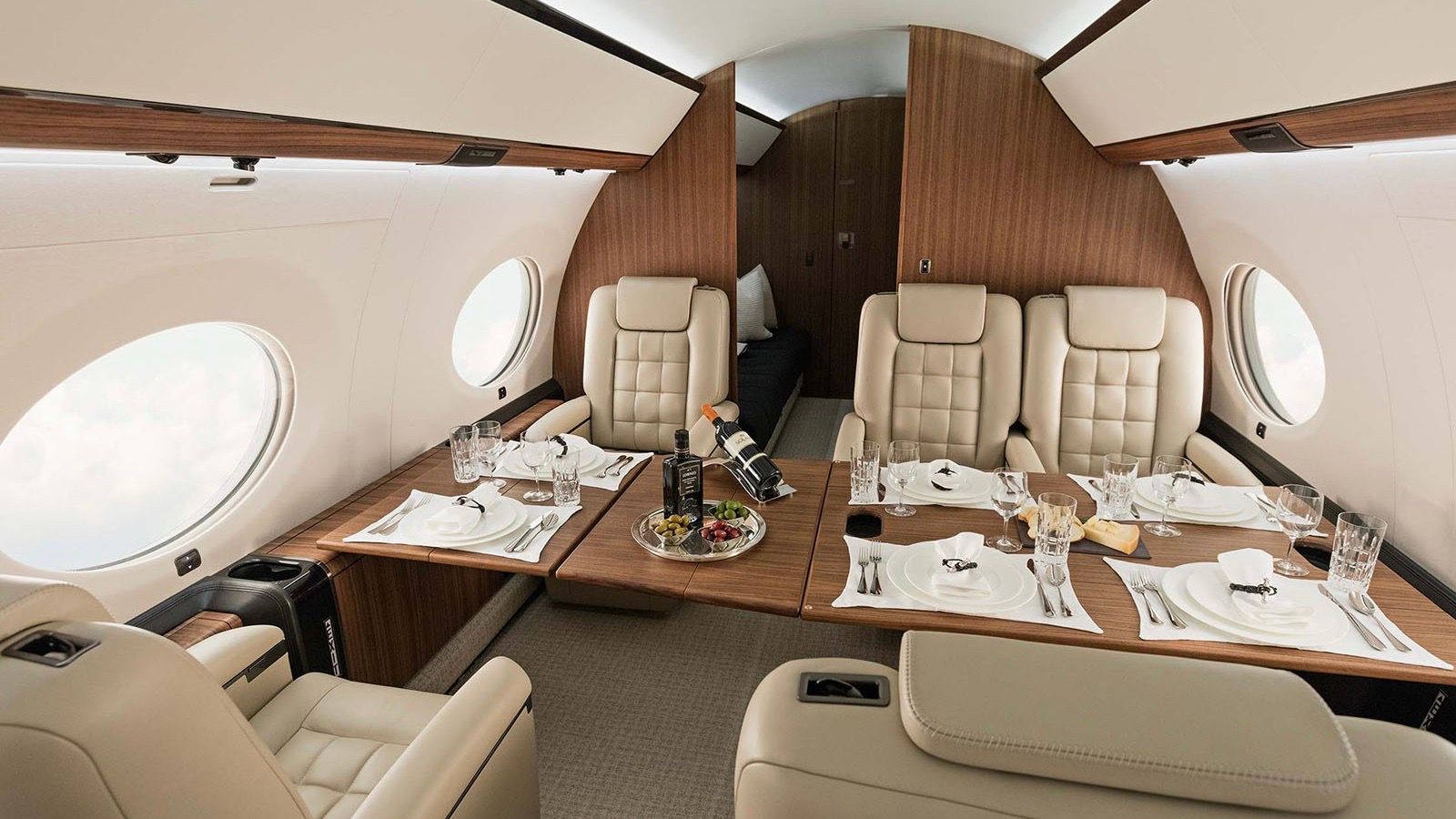 G650 interior for dining