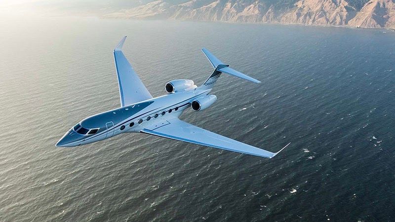 Gulfstream G650 flying over the ocean