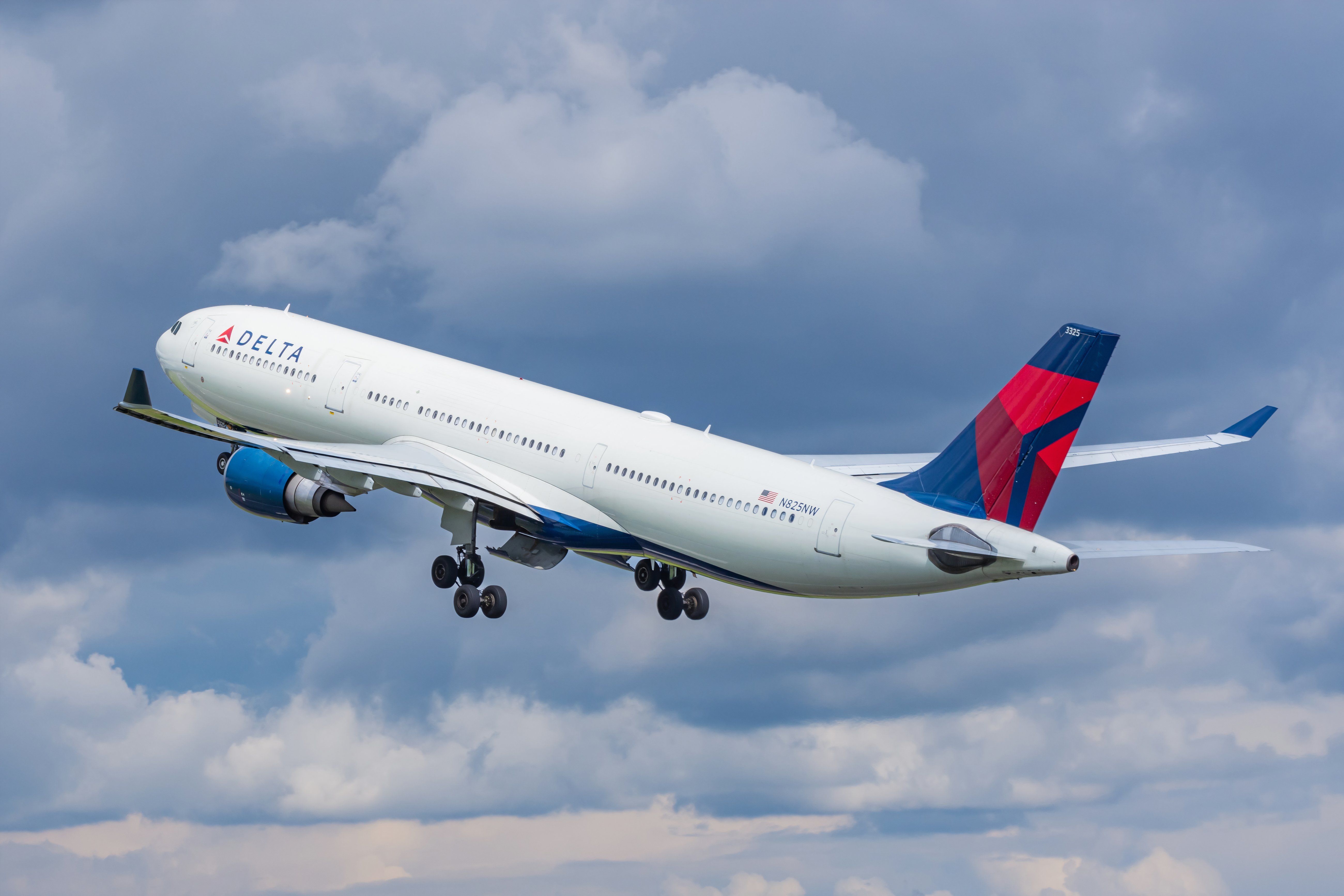 Delta A330-300 climbing shutterstock_2477789259