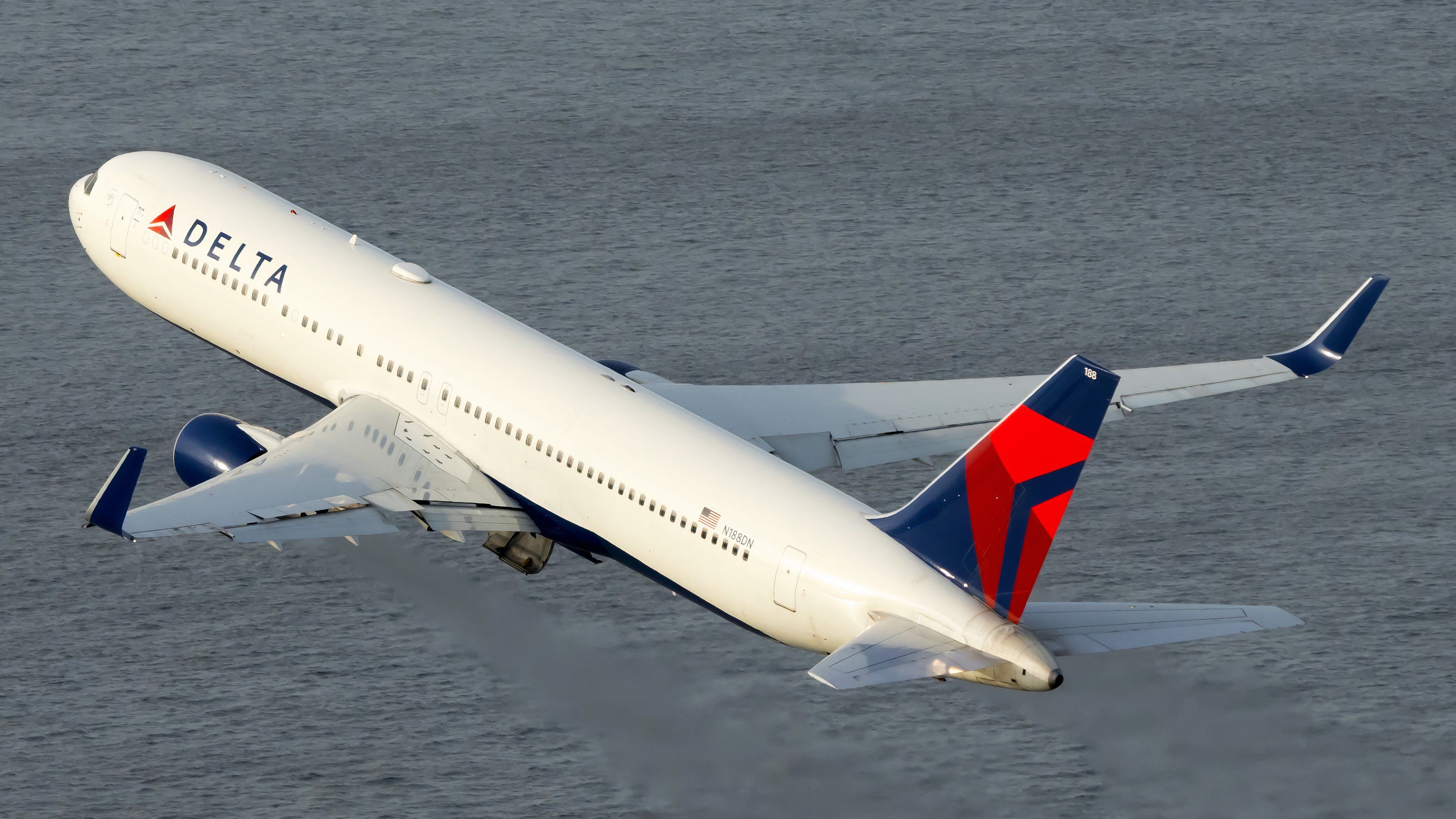 Delta B767-300ER taking off